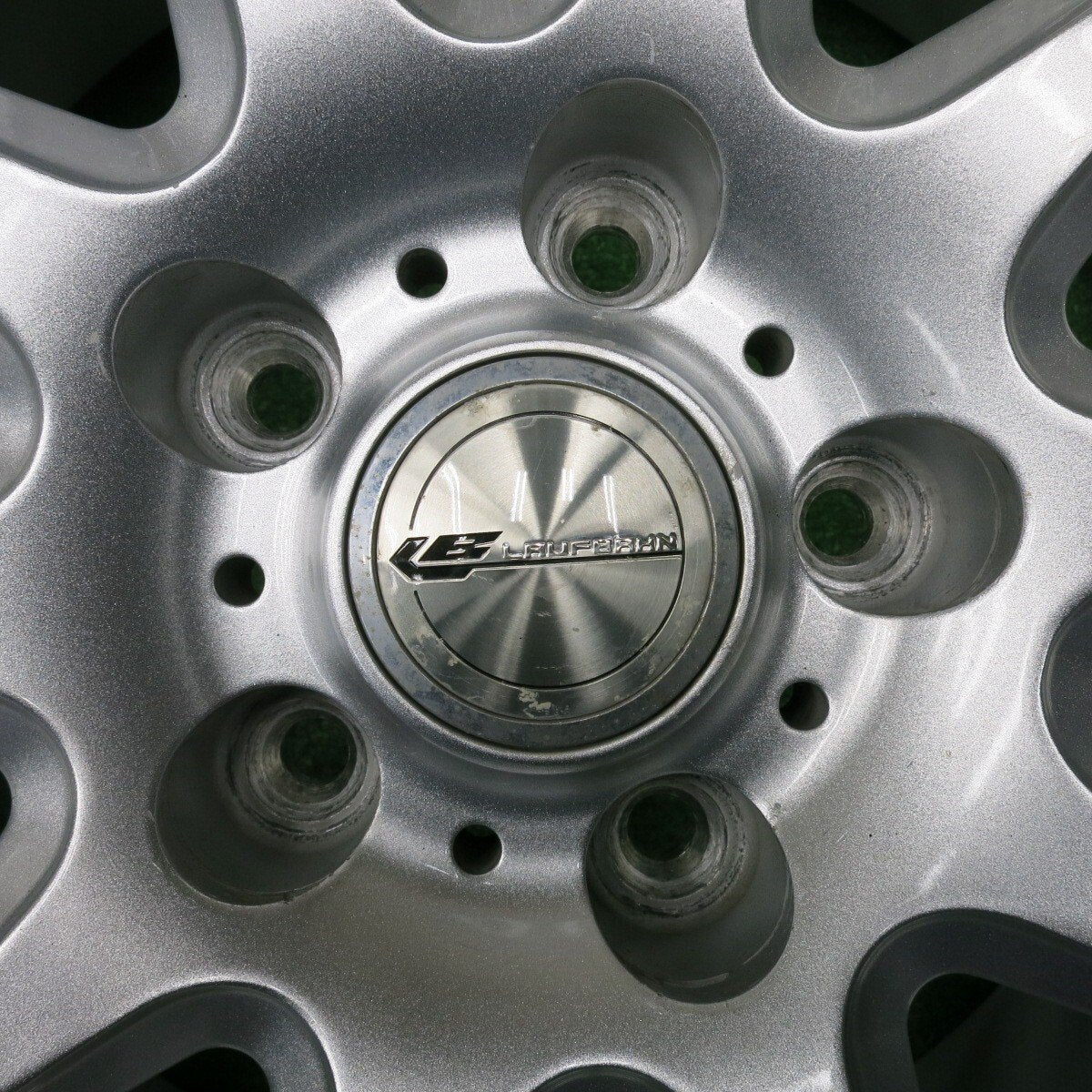 キレイ★スタッドレス 215/60R17 グッドイヤー アイスナビ6 LAUFBAHN 17インチ PCD114.3/5H★4121304NJス