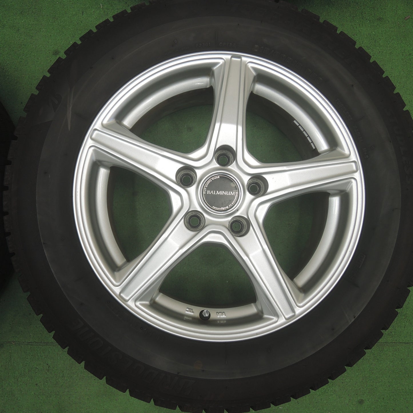 バリ溝!23年!キレイ!9分★スタッドレス 215/60R16 ブリヂストン アイスパートナー2 BALMINUM バルミナ 16インチ PCD114.3/5H★5042302TTス