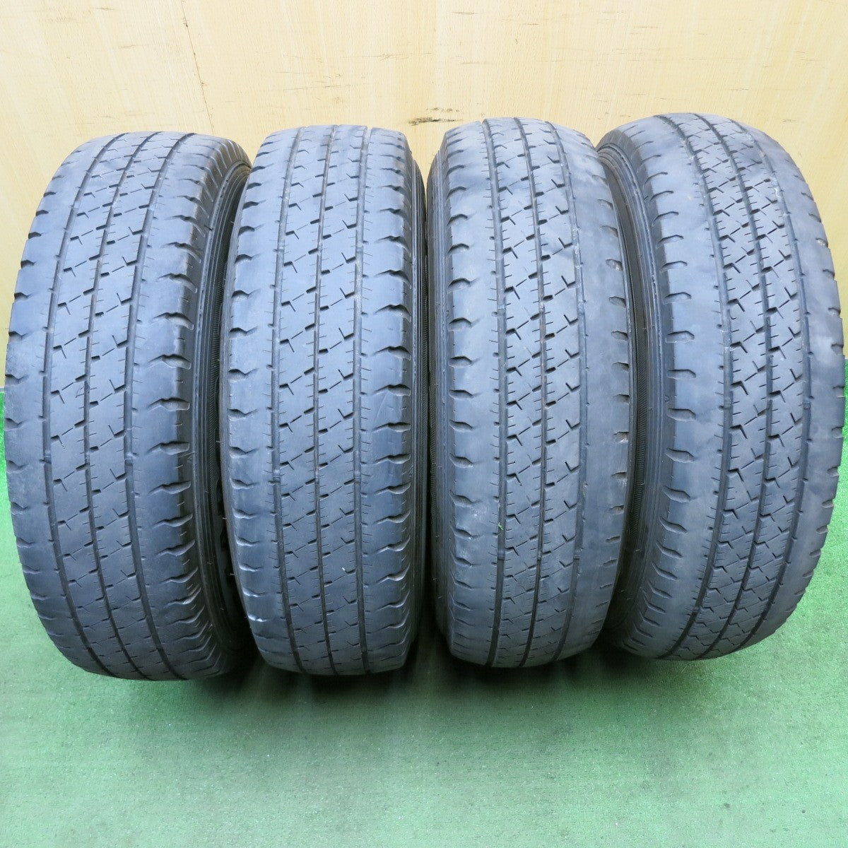 4本価格!23年★トヨタ ハイエース 純正 スチール 195/80R15 107/105L グッドイヤー CARGO PRO 15インチ PCD139.7/6H★5080104HAノ