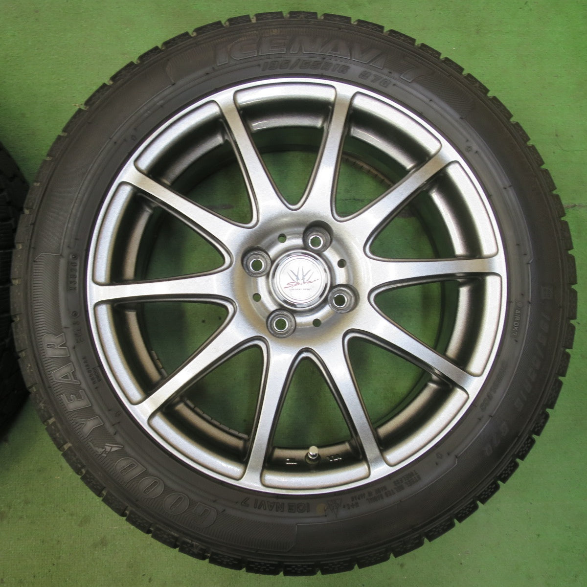 バリ溝!キレイ!9.5分★LOXARNY SPORT 195/55R16 スタッドレス グッドイヤー アイスナビ7 ロクサーニ スポーツ 16インチ PCD100/4H★5092602イス