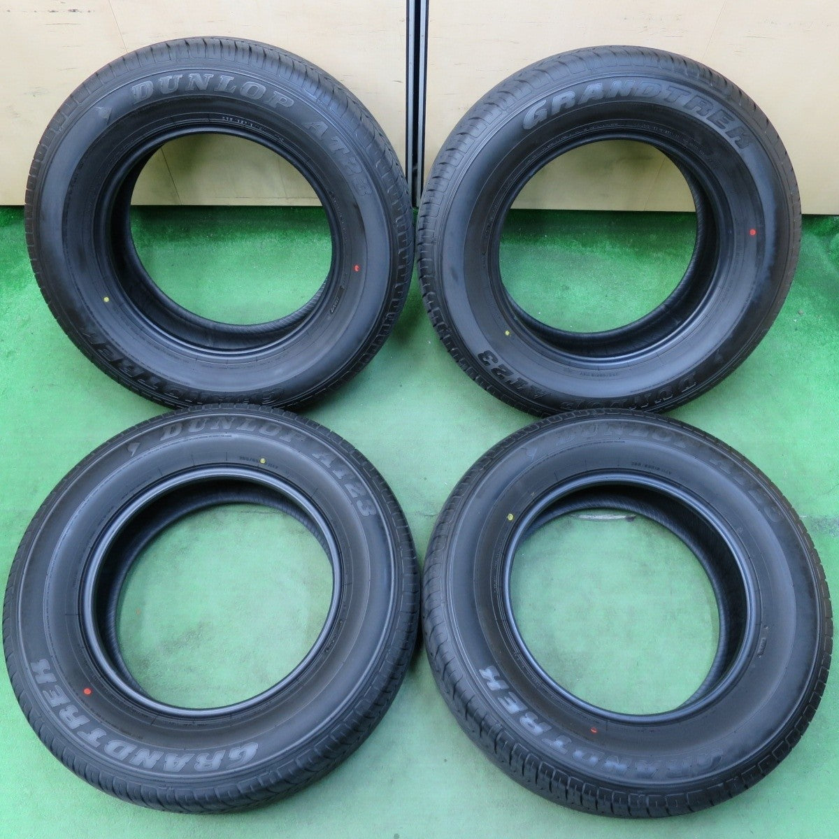新車外し!24年★265/65R18 ダンロップ AT23 グラントレック タイヤ 18インチ ランクル 250 300 等★5010815イノタ