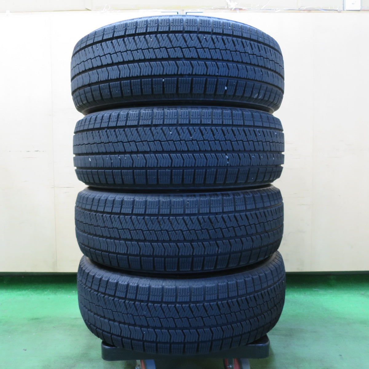 バリ溝!22年!9.5分★スタッドレス 205/60R16 ブリヂストン ブリザック VRX2 タイヤ 16インチ ノア ヴォクシー エスクァイア 等★5041211イスタ