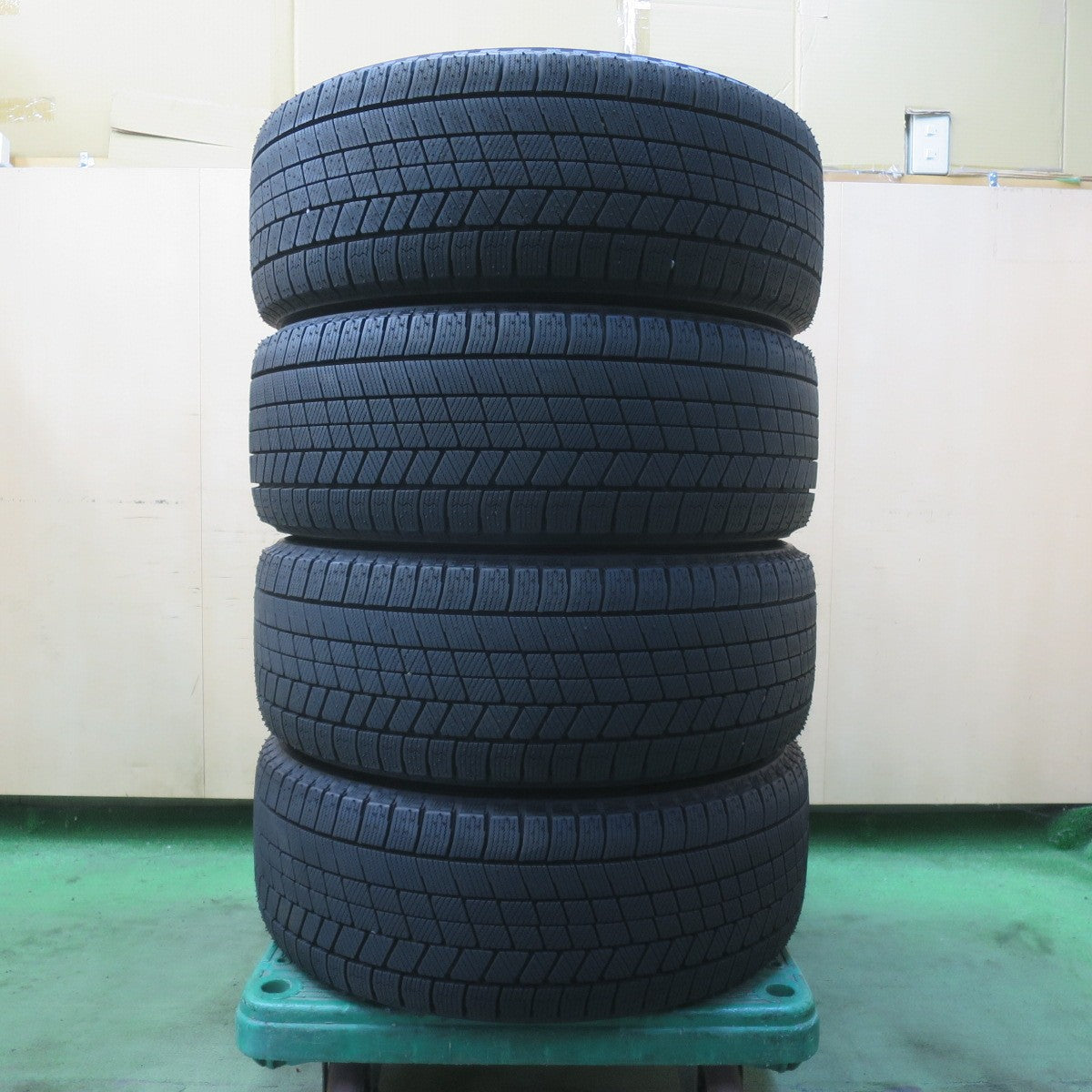 超バリ溝!24年!キレイ!ほぼ10分★BMW 等 smartline 365 225/50R17 スタッドレス ブリヂストン ブリザック VRX3 スマートライン 17インチ PCD112/5H★6041404イス