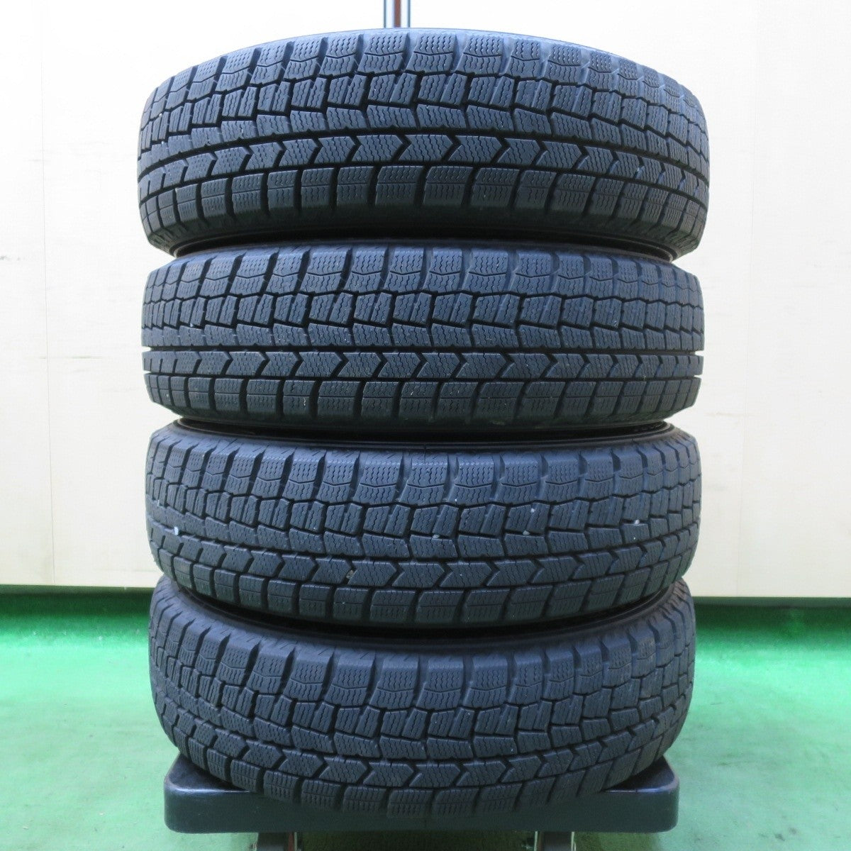 バリ溝!23年!キレイ!ほぼ10分★スタッドレス 155/65R14 ダンロップ ウインターマックス WM02 Exceeder エクシーダー 14インチ PCD100/4H★5030601イス