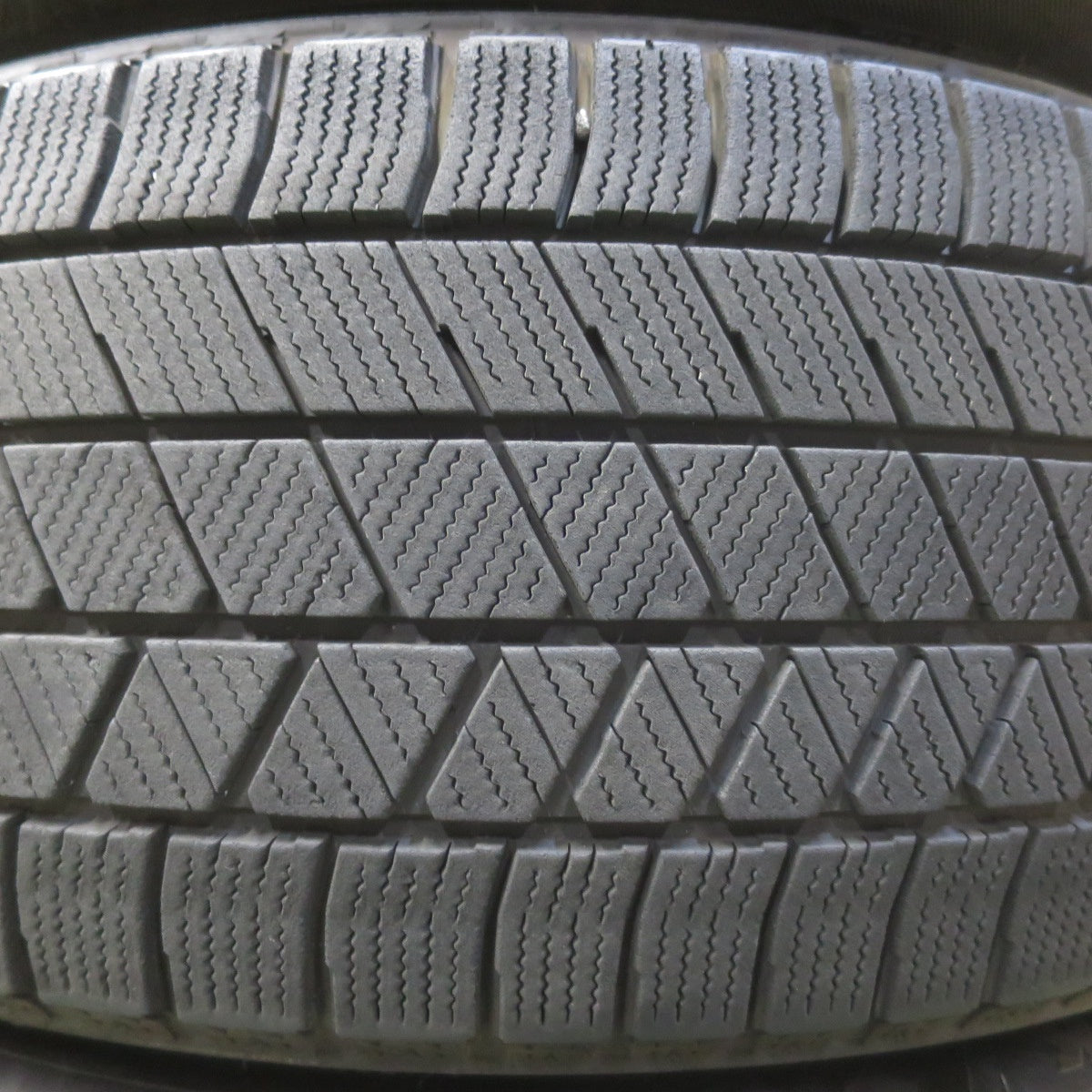 バリ溝!22年!8.5分★スタッドレス 225/40R18 ブリヂストン ブリザック VRX3 タイヤ 18インチ GR ヤリス カローラ スポーツ インプレッサ BRZ 86 等★6072810イスタ