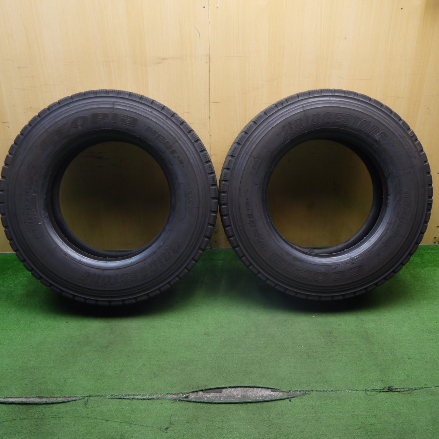 バリ溝!24年!9.5分!2本★トラック タイヤ 265/70R19.5 140/138J ブリヂストン エコピア M801Ⅱ ミックス オールシーズン 19.5インチ★5061103KKノタ