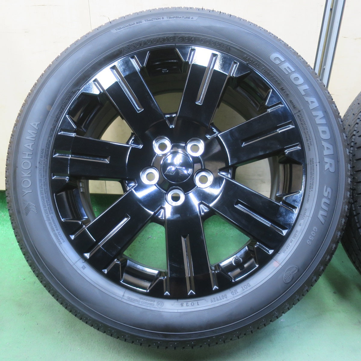 新車外し!25年◎三菱 デリカ D:5 シャモニー 純正 225/55R18 ヨコハマ ジオランダー SUV G055 G055E D5 18インチ PCD114.3/5H◎6101309イノ