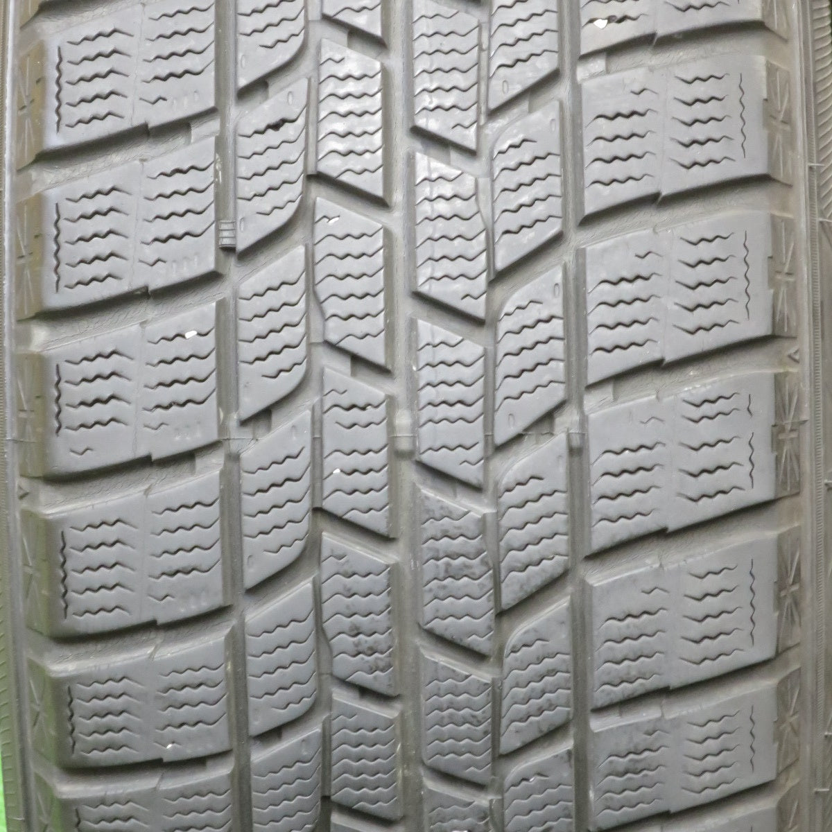 バリ溝!キレイ!8.5分★スタッドレス 215/60R17 グッドイヤー アイスナビ6 ravrion Selzer ラブリオン 17インチ PCD114.3/5H★5052003TTス