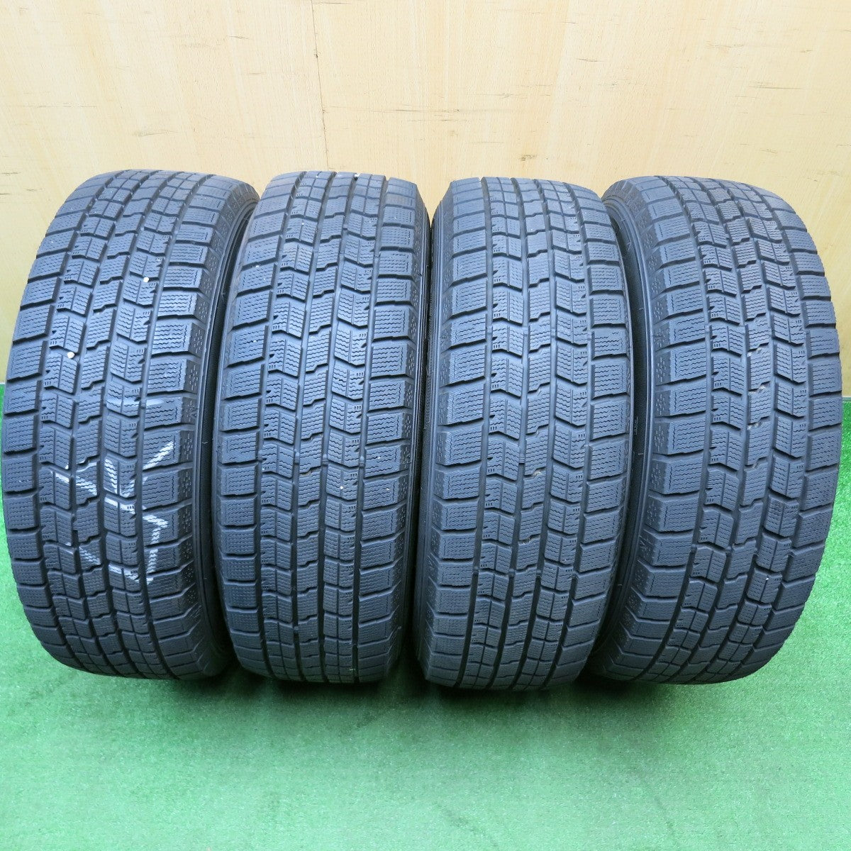 バリ溝!9.5分以上★スタッドレス 205/65R16 グッドイヤー アイスナビ7 Exceeder エクシーダー 16インチ PCD114.3/5H★5122803HAス