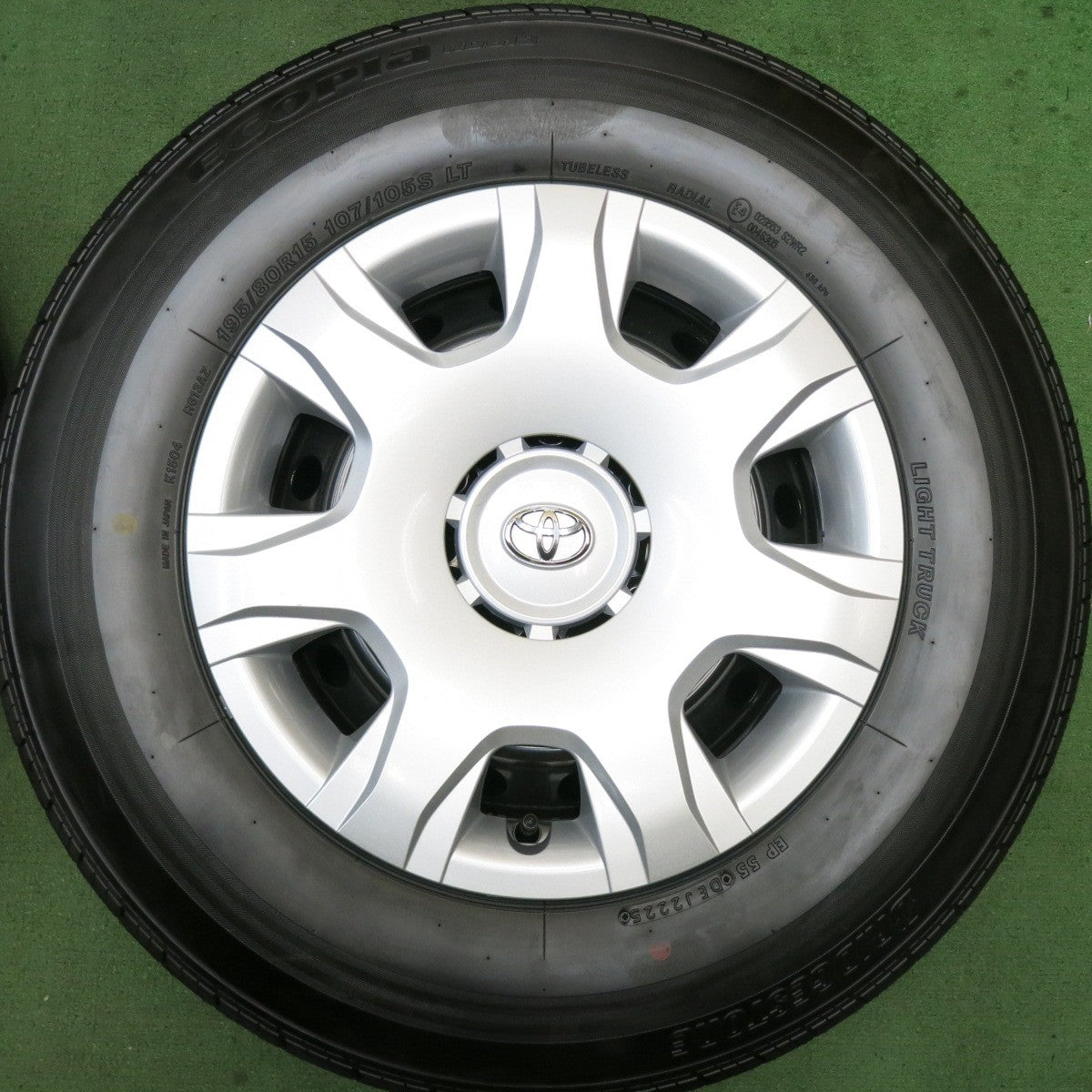 新車外し!25年★トヨタ 200系 ハイエース 純正 スチール 195/80R15 107/105S ブリヂストン エコピア RD613 15インチ PCD139.7/6H★5090602HAノ