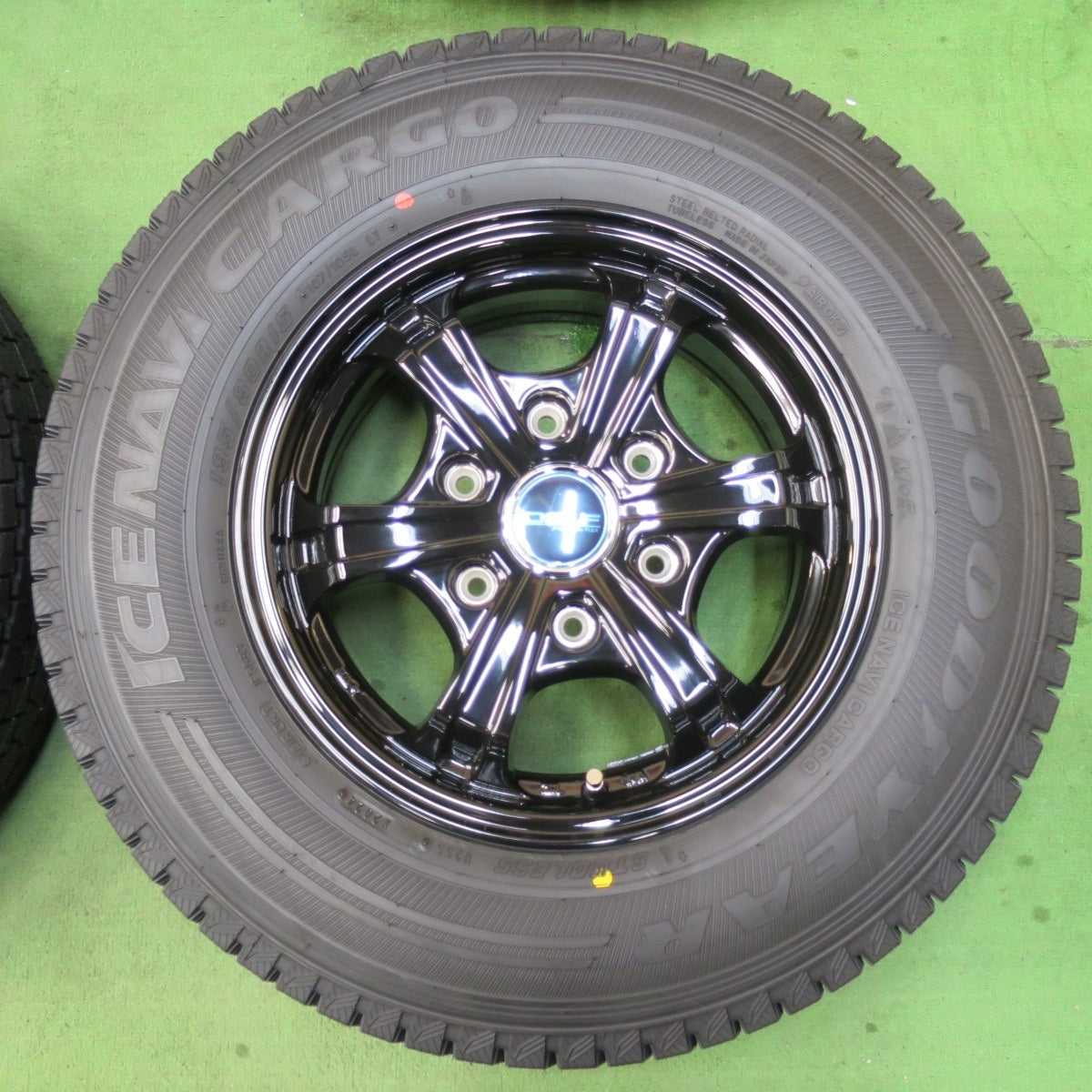 未使用!24年★ハイエース 等 195/80R15 107/105L スタッドレス グッドイヤー アイスナビ カーゴ DELF FLEX 15インチ PCD139.7/6H★5022415イス