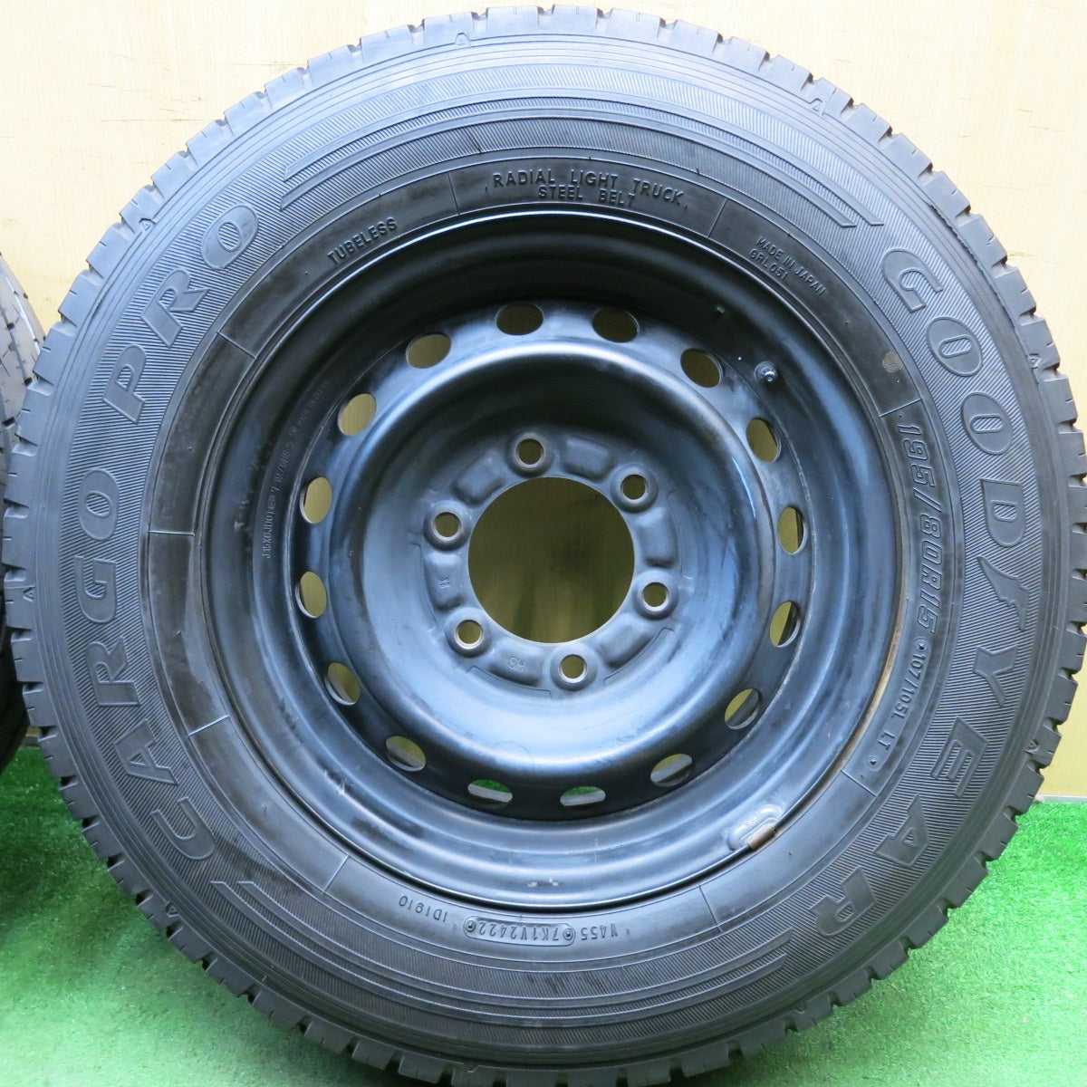 4本価格!23年★トヨタ ハイエース 純正 スチール 195/80R15 107/105L グッドイヤー CARGO PRO 15インチ PCD139.7/6H★5080104HAノ