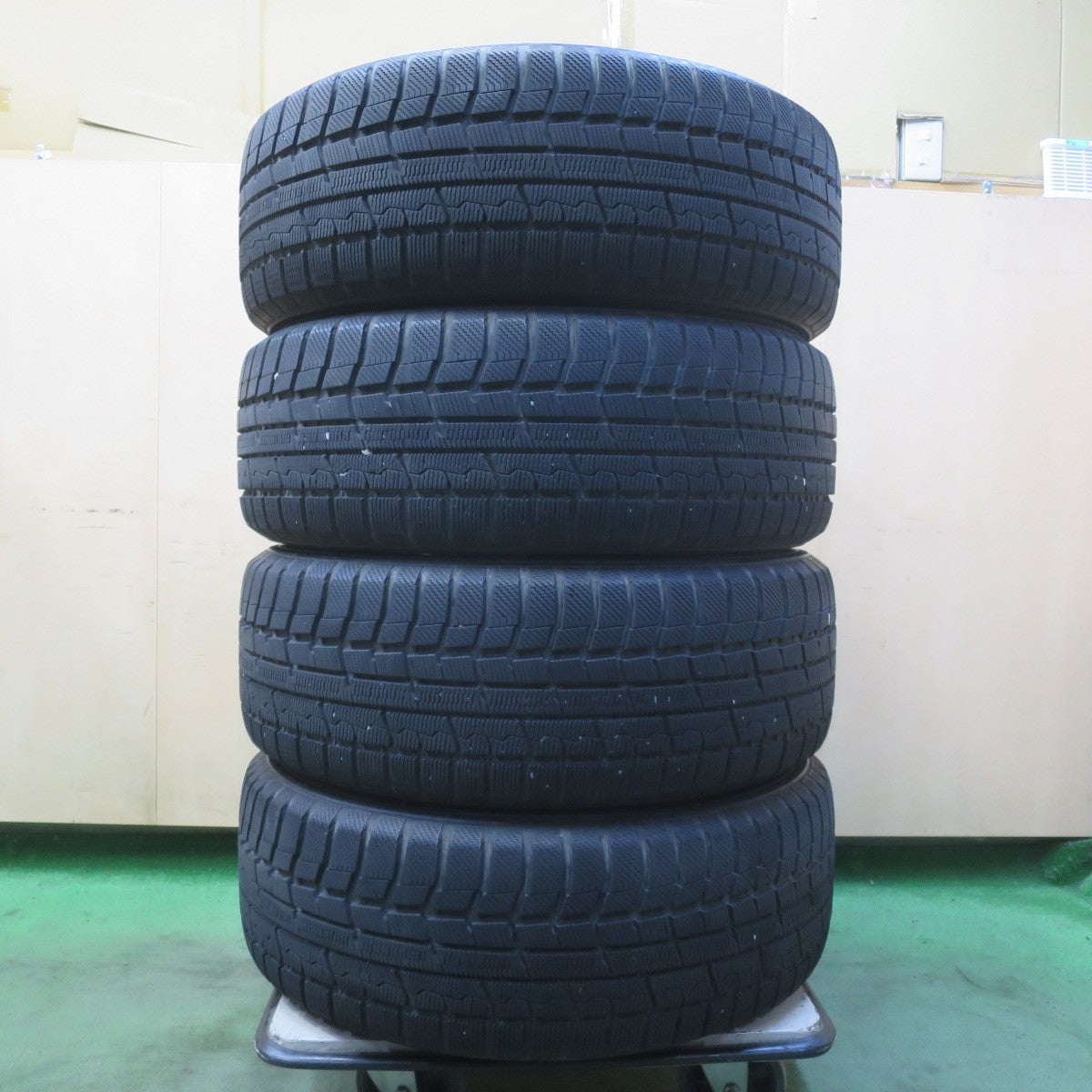 バリ溝!キレイ!9.5分★スタッドレス 235/55R18 トーヨー ウインター トランパス TX ravrion selzer ラブリオン 18インチ PCD114.3/5H★6060407イス