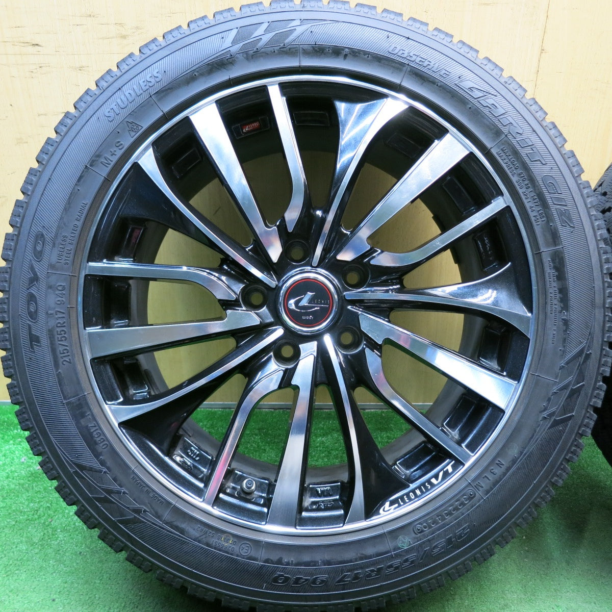 バリ溝!9.5分★LEONIS VT 215/55R17 スタッドレス トーヨー オブザーブ ガリット GIZ レオニス 17インチ PCD114.3/5H★5091110HAス