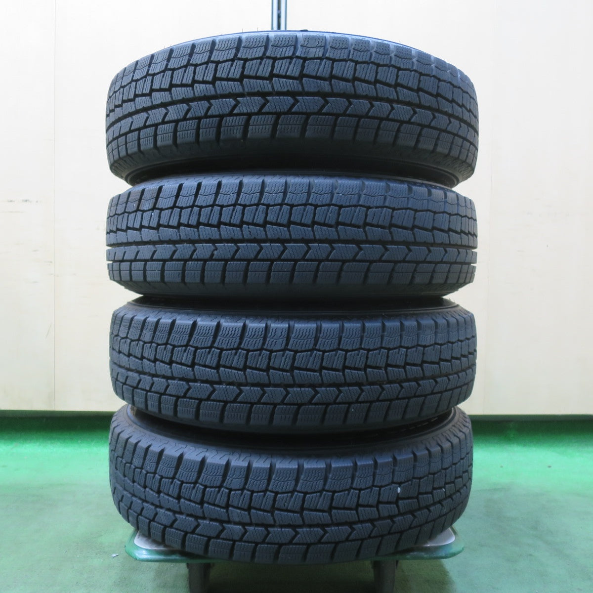バリ溝!23年!9.5分以上★スタッドレス 155/80R13 ダンロップ ウインターマックス WM02 社外 アルミ 13インチ PCD100 114.3/4H マルチ★5120513イス