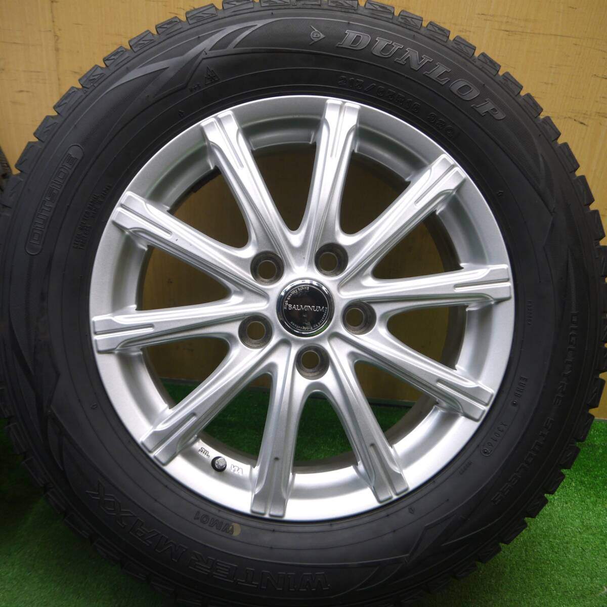 バリ溝!キレイ!9.5分★スタッドレス 215/65R16 ダンロップ ウインターマックス WM01 BALMINUM バルミナ 16インチ PCD114.3/5H★5012709Hス