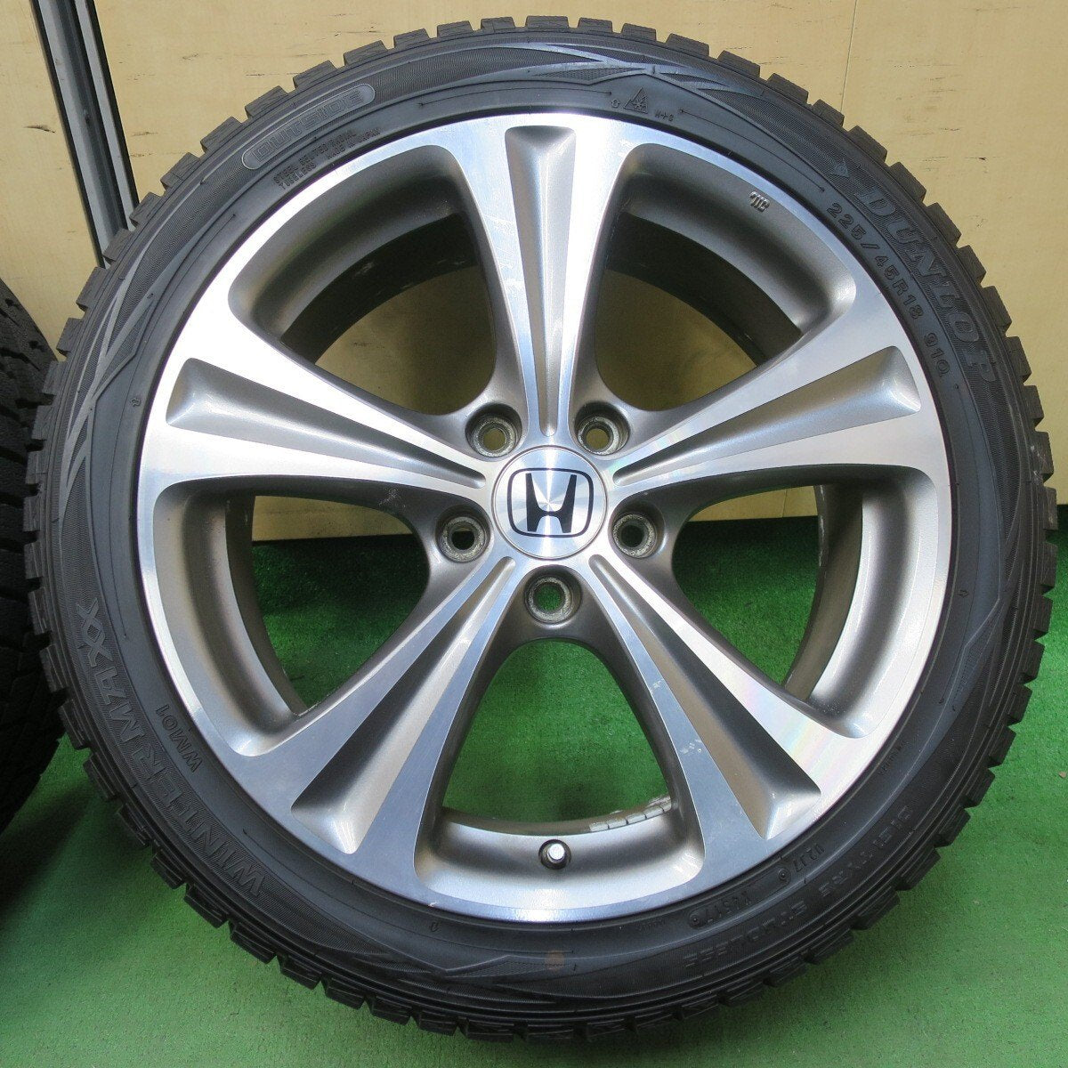 超バリ溝!ほぼ10分★ホンダ RB3 オデッセイ アブソルート 純正 225/45R18 スタッドレス ダンロップ ウインターマックス WM01 18インチ PCD114.3/5H★5032811イス