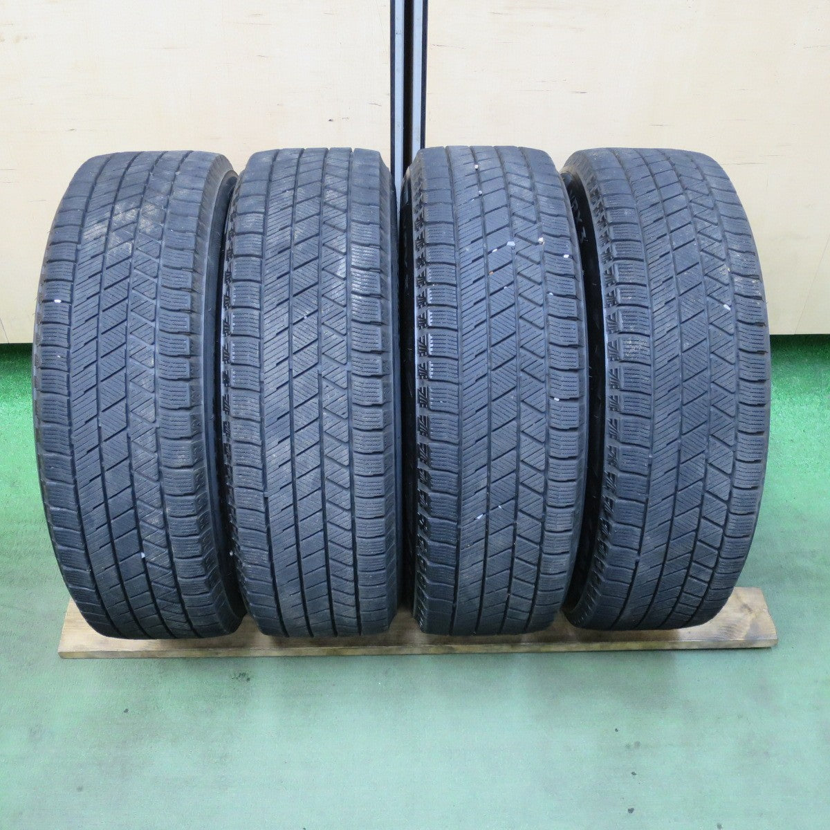 バリ溝!21年!キレイ!8.5分★スタッドレス 175/65R14 ブリヂストン ブリザック VRX3 GMach 14インチ PCD100/4H★5111906TTス