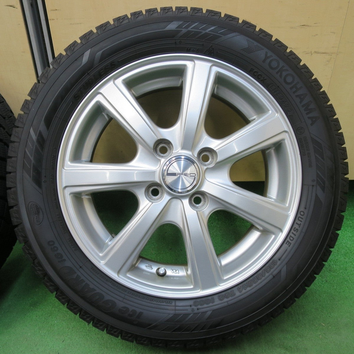 バリ溝!22年!キレイ!9.5分★スタッドレス 165/65R14 ヨコハマ アイスガード iG60 PRD 社外 アルミ 14インチ PCD100/4H★5033106イス