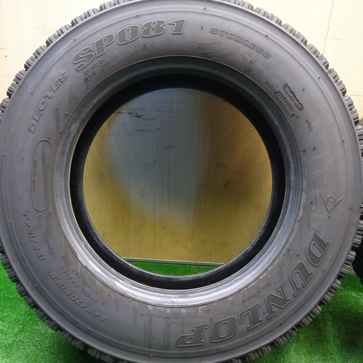 4本価格!23年★トラック タイヤ 245/70R19.5 136/134J スタッドレス ダンロップ デクテス SP081 19.5インチ★5111407Hスタ