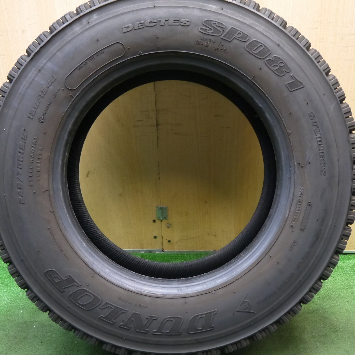 1本価格★トラック タイヤ スタッドレス 245/70R19.5 136/134J ダンロップ デクテス SP081 DECTES 19.5インチ★5090903Hノタ