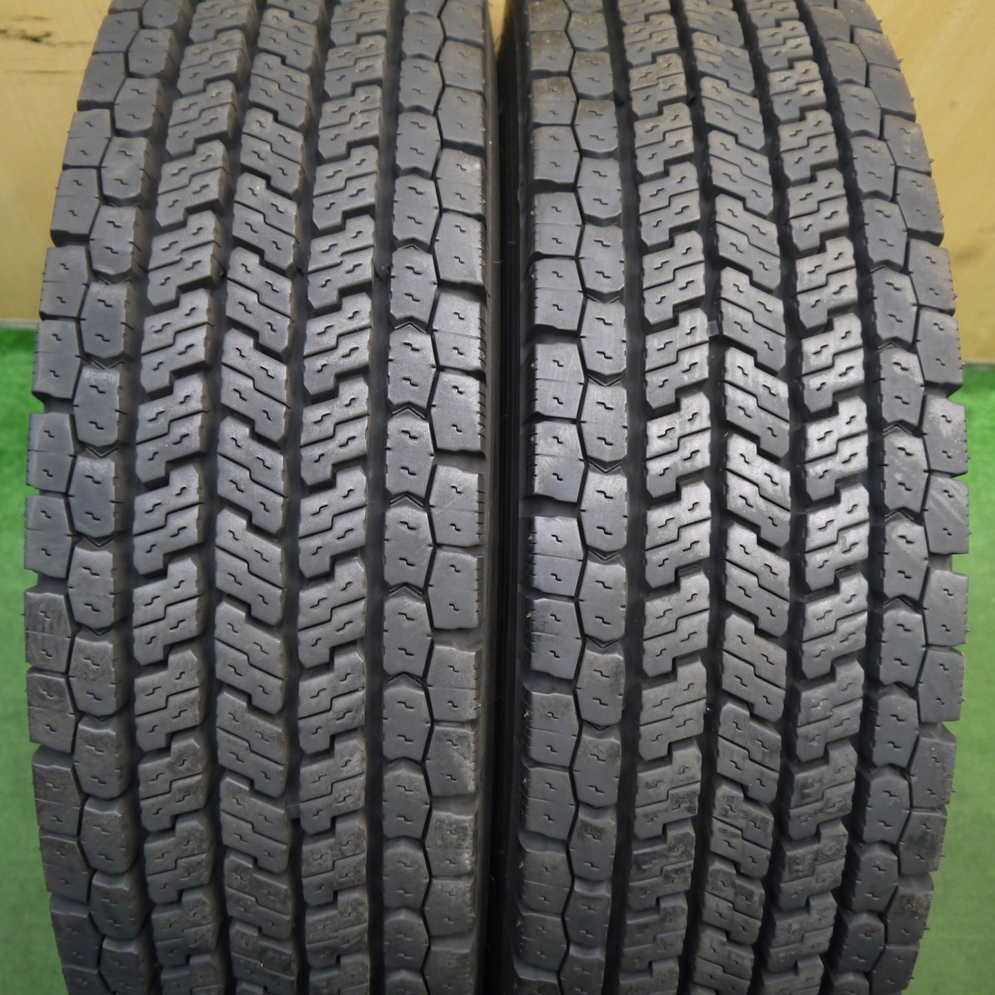 バリ溝!9分!2本★トラック バス タイヤ 9R19.5 14PR スタッドレス ヨコハマ ZEN 902ZE 19.5インチ★5062308KKスタ