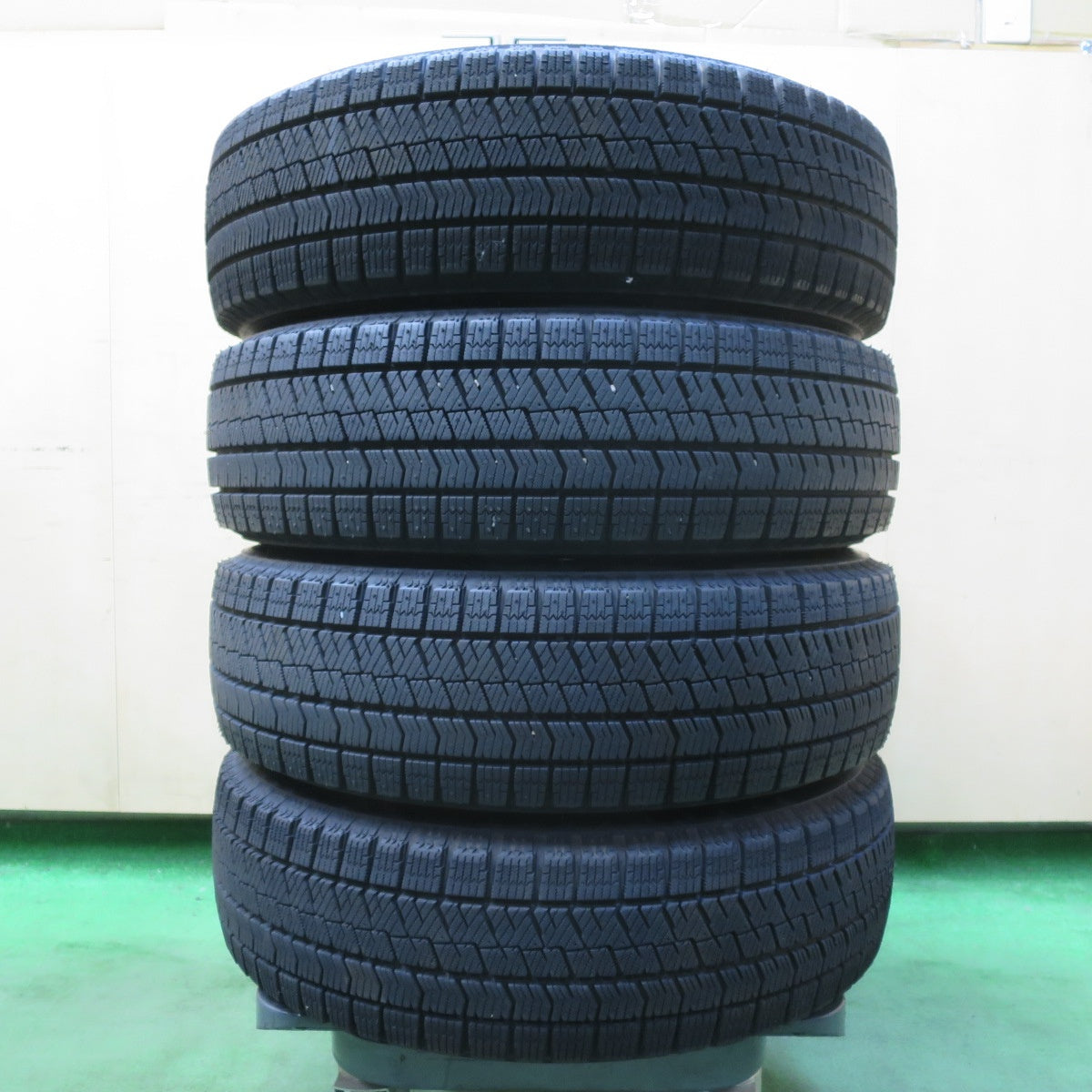 バリ溝!23年!ほぼ10分★スタッドレス 175/65R15 ブリヂストン ブリザック VRX2 ECO FORME エコフォルム 15インチ PCD100/4H★5081105イス