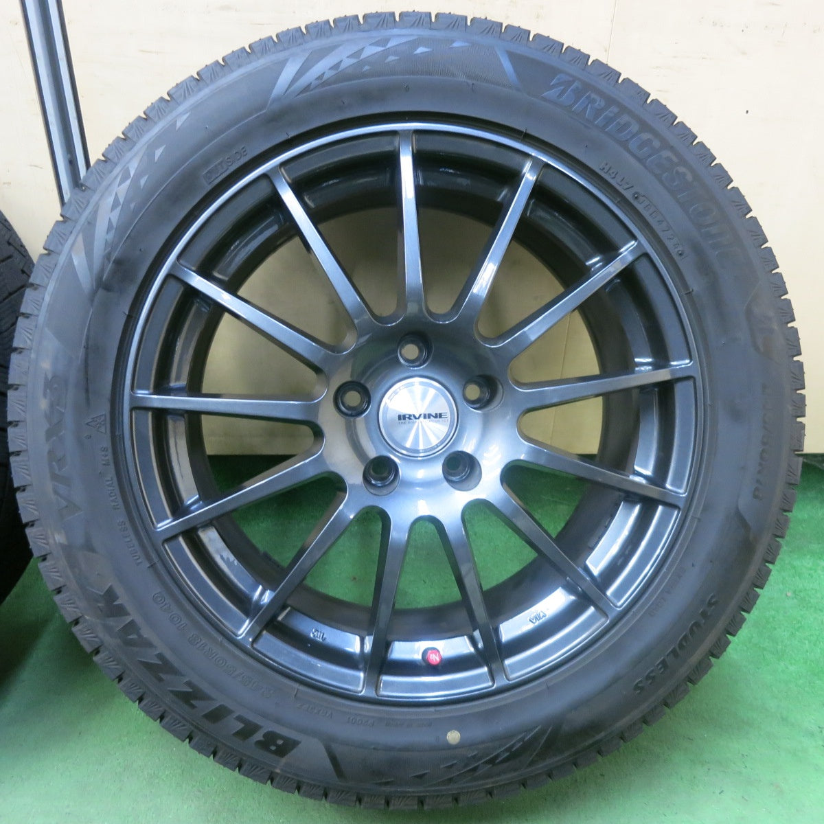 バリ溝!24年!キレイ!9.5分以上★BMW 等 IRVINE F01 245/50R18 スタッドレス ブリヂストン ブリザック VRX3 アーヴィン 18インチ PCD120/5H★5092601SKス
