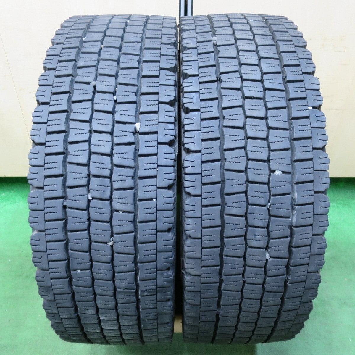 2本 23年★トラック タイヤ 245/70R19.5 136/134J スタッドレス ダンロップ デクテス SP081 DECTES 19.5インチ★5010613イスタ