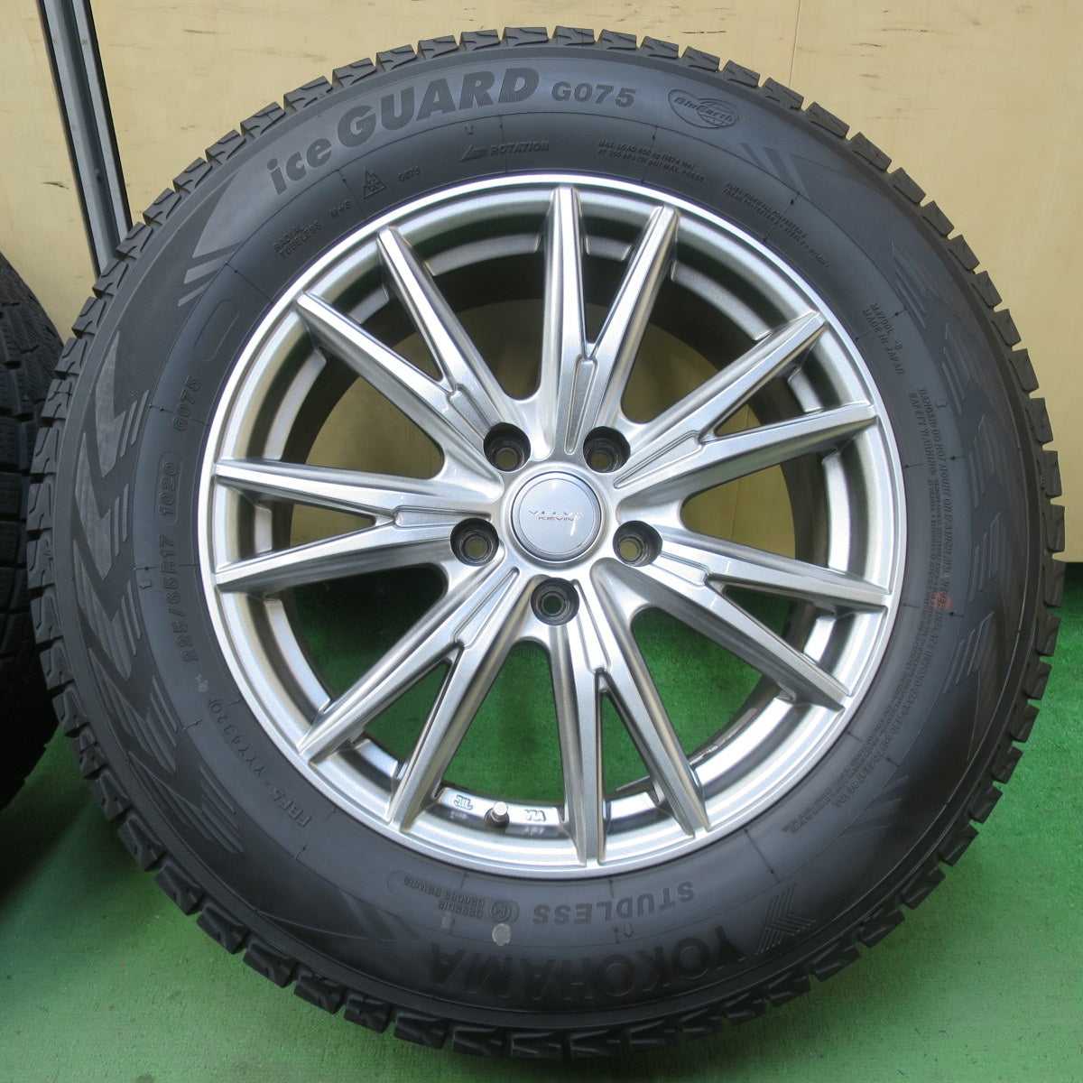 バリ溝!キレイ!8.5分★スタッドレス 225/65R17 ヨコハマ アイスガード G075 VELVA KEVIN ヴェルヴァ 17インチ PCD114.3/5H★5052202イス