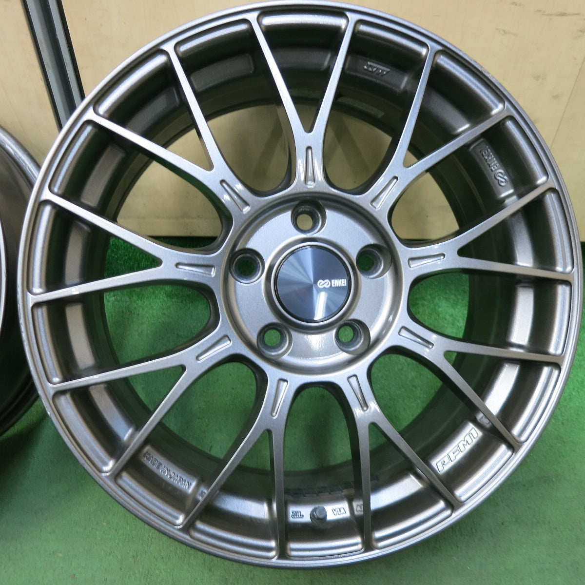 4本価格★ENKEI PFM1 17インチ ホイール エンケイ 17×7J PCD114.3/5H★5051609SYホ