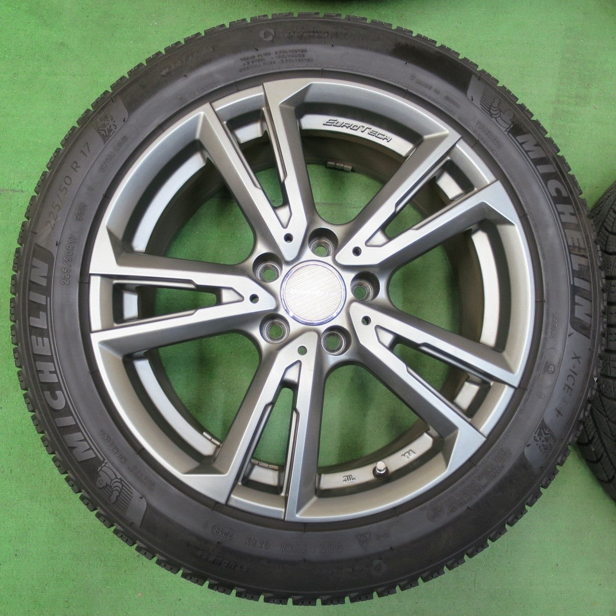 バリ溝!キレイ!9.5分★アウディ 等 EUROTECH 225/50R17 スタッドレス ミシュラン X-ICE3+ ユーロテック 17インチ PCD112/5H★5031304イス