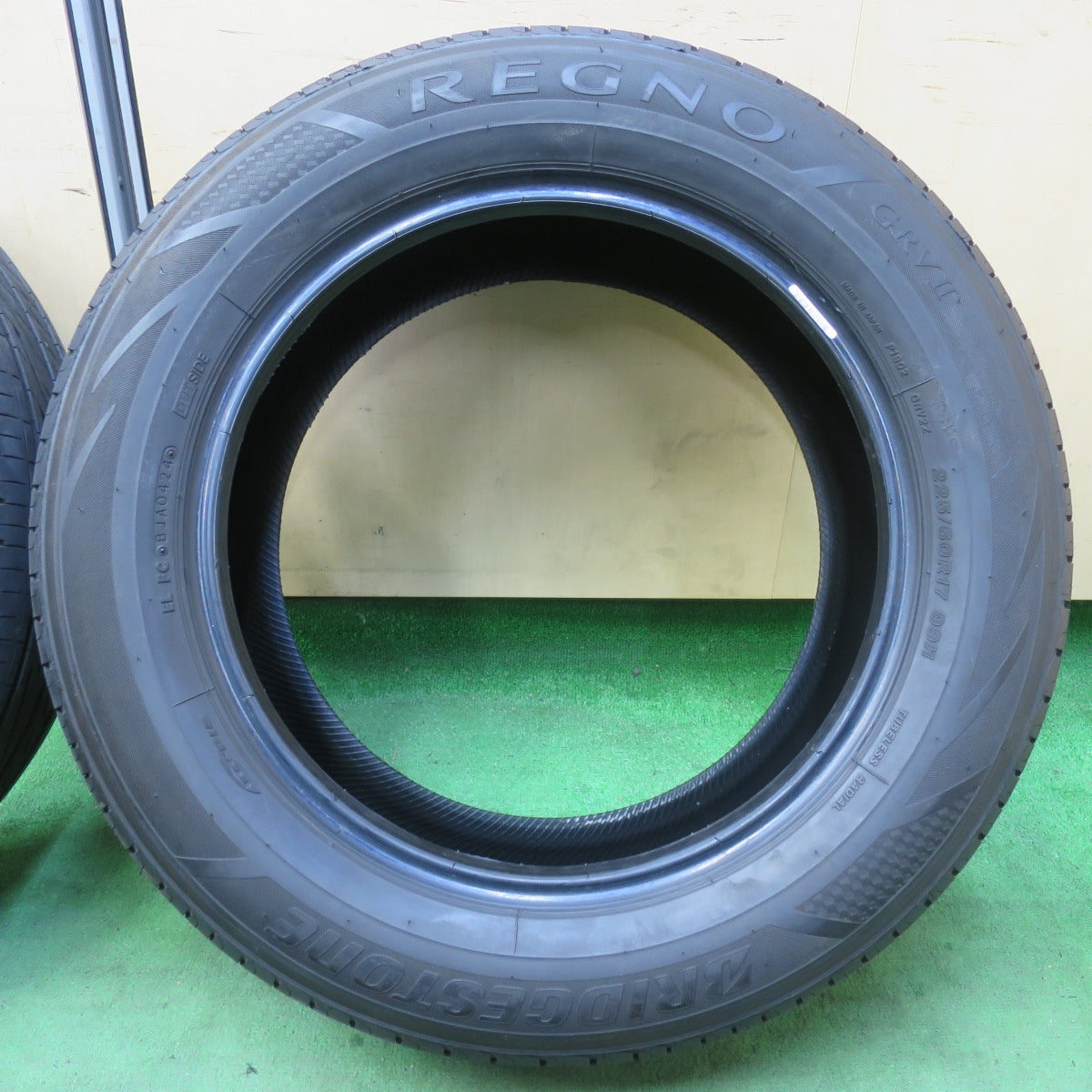 バリ溝!24年!9.5分★225/60R17 ブリヂストン レグノ GRV2 タイヤ 17インチ エクストレイル アルファード ハリアー フォレスター XV 等★5041814イノタ