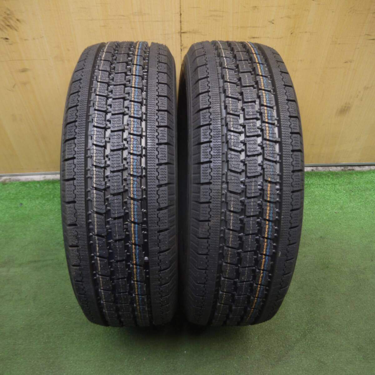 未使用★スタッドレス 195/65R15 トーヨー オブザーブ 934 タイヤ 15インチ ノア ヴォクシー プリウス 等★4031805Hスタ