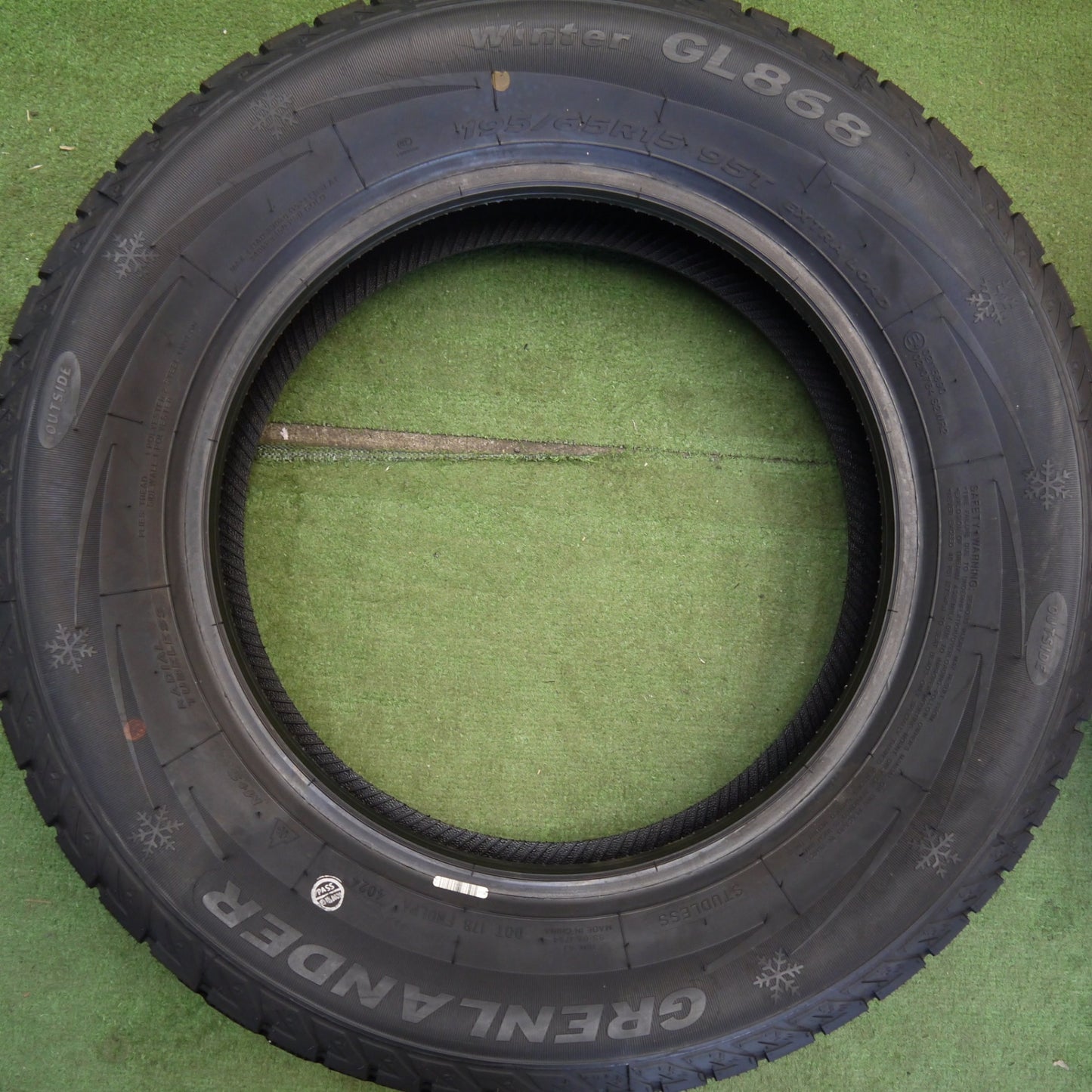 未使用!24年★スタッドレス 195/65R15 グリンランダー ウインター GL868 タイヤ 15インチ プリウス カローラ インプレッサ ノア ヴォクシー ステップワゴン 等★6051201Hスタ