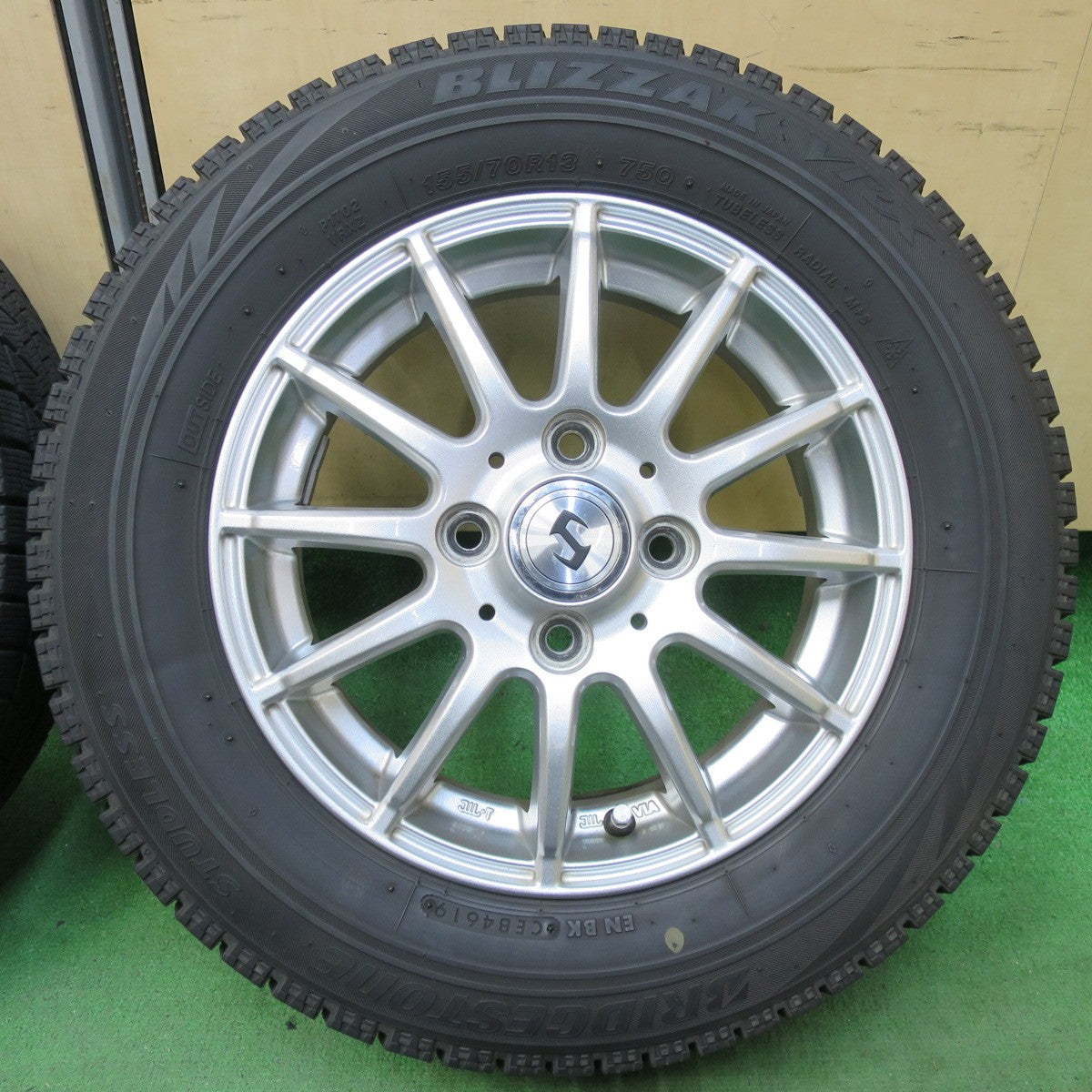 キレイ★スタッドレス 155/70R13 ブリヂストン ブリザック VRX 社外 アルミ 13インチ PCD100/4H★5042510イス