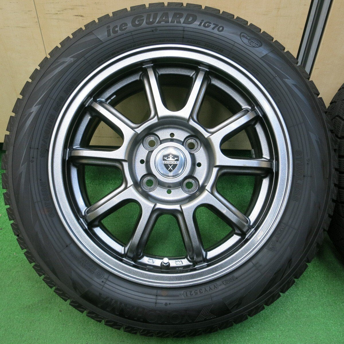 バリ溝 21年 綺麗 ほぼ10分★スタッドレス 185/60R15 ヨコハマ アイスガード iG70 ESTROSA PCD100/4H★4042406イス