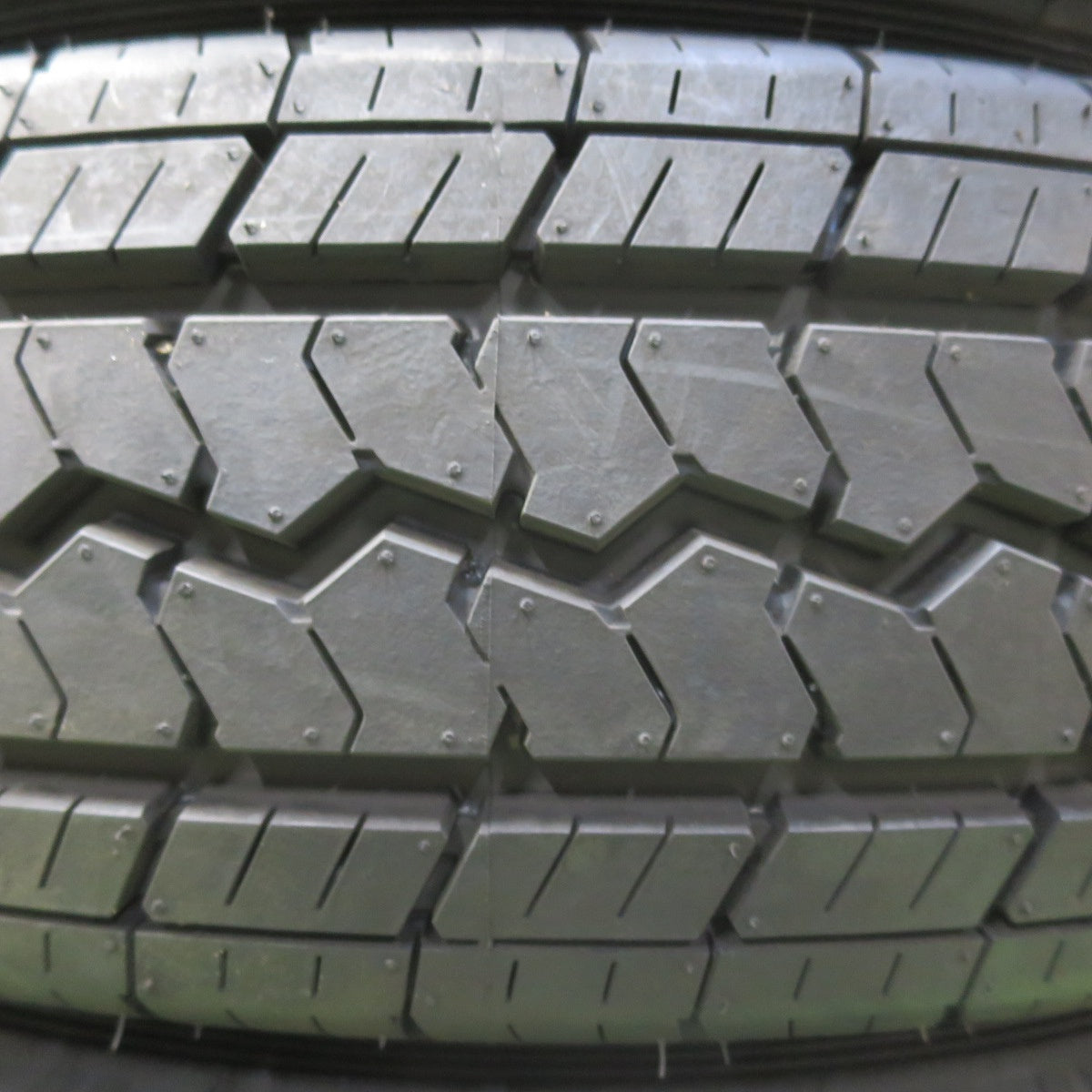 未使用!22年★195/80R15 107/105L トーヨー V-02e タイヤ 15インチ ハイエース キャラバン 等★5091108イノタ