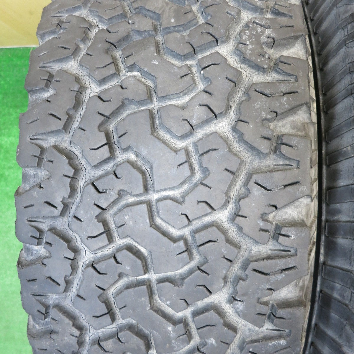 バリ溝!キレイ!8.5分★トヨタ 150系 ランクル プラド 純正 265/70R17 112/109R BFグッドリッチ All-Terrain T/A KO ホワイトレター 17インチ PCD139.7/6H★5051301NJノ