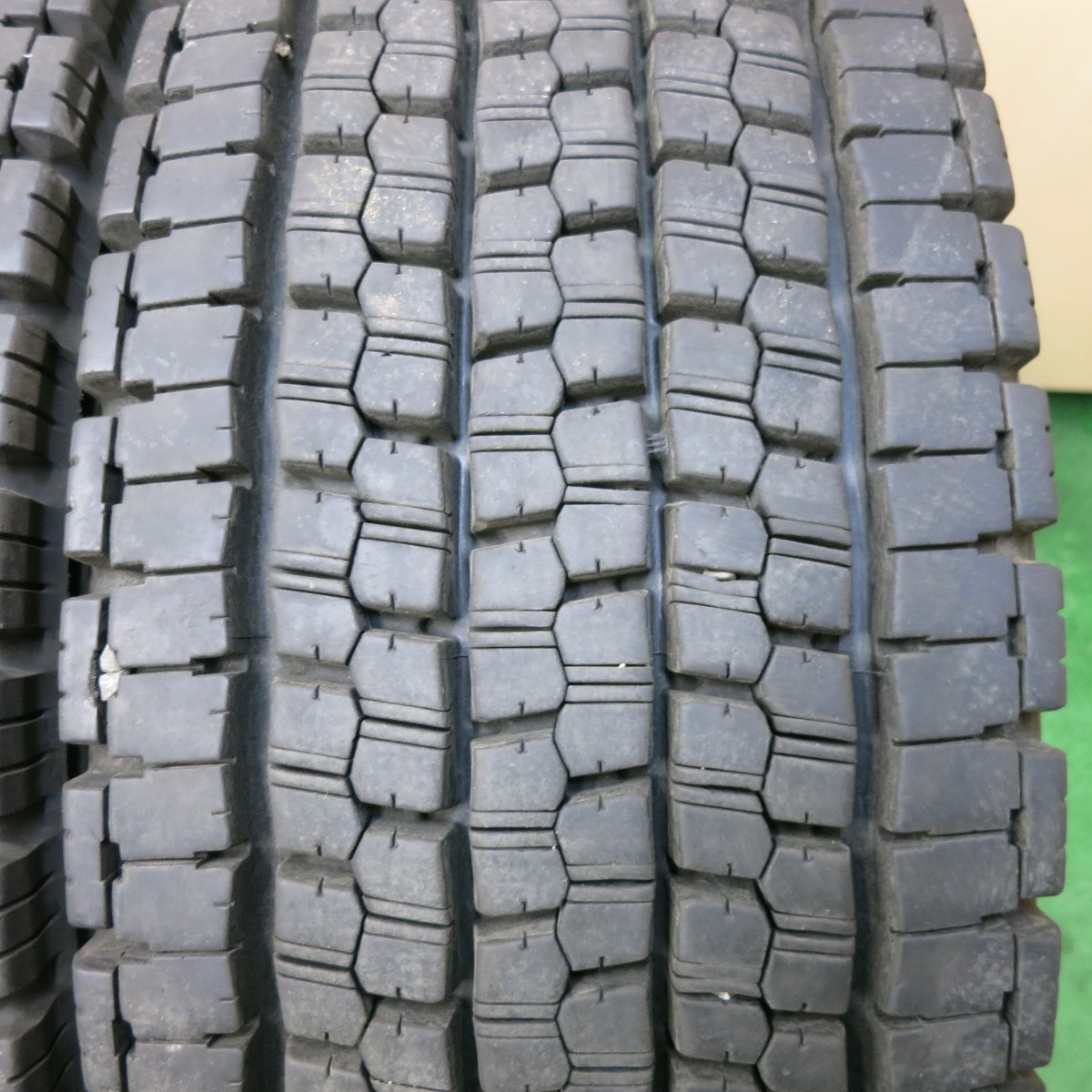 バリ溝!23年!9.5分★トラック タイヤ 245/70R19.5 136/134J スタッドレス ブリヂストン W999 19.5インチ★5053008SYスタ