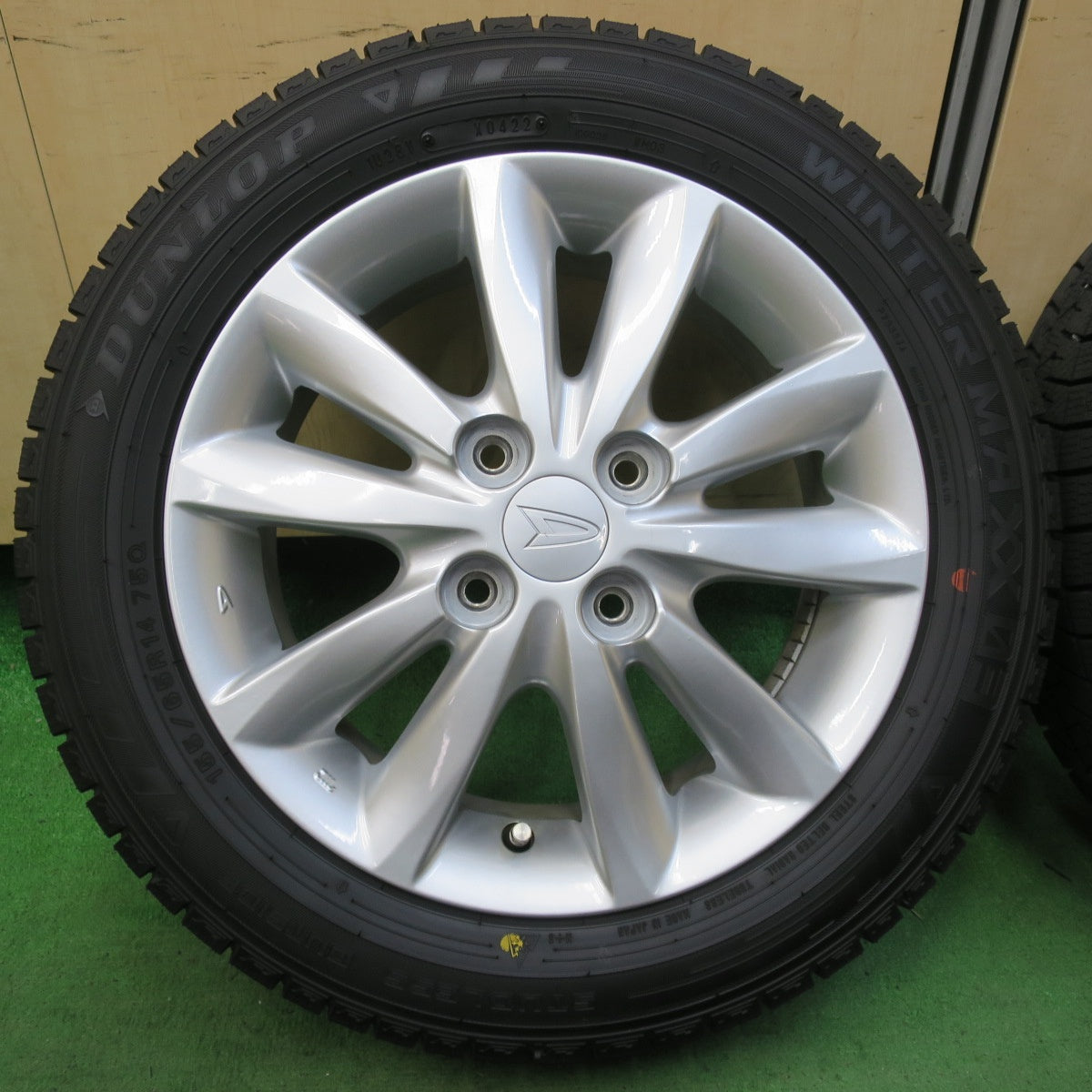 バリ溝!22年!キレイ!9.5分以上★ダイハツ タント カスタム 純正 155/65R14 スタッドレス ダンロップ ウインターマックス03 14インチ PCD100/4H★5051202イス