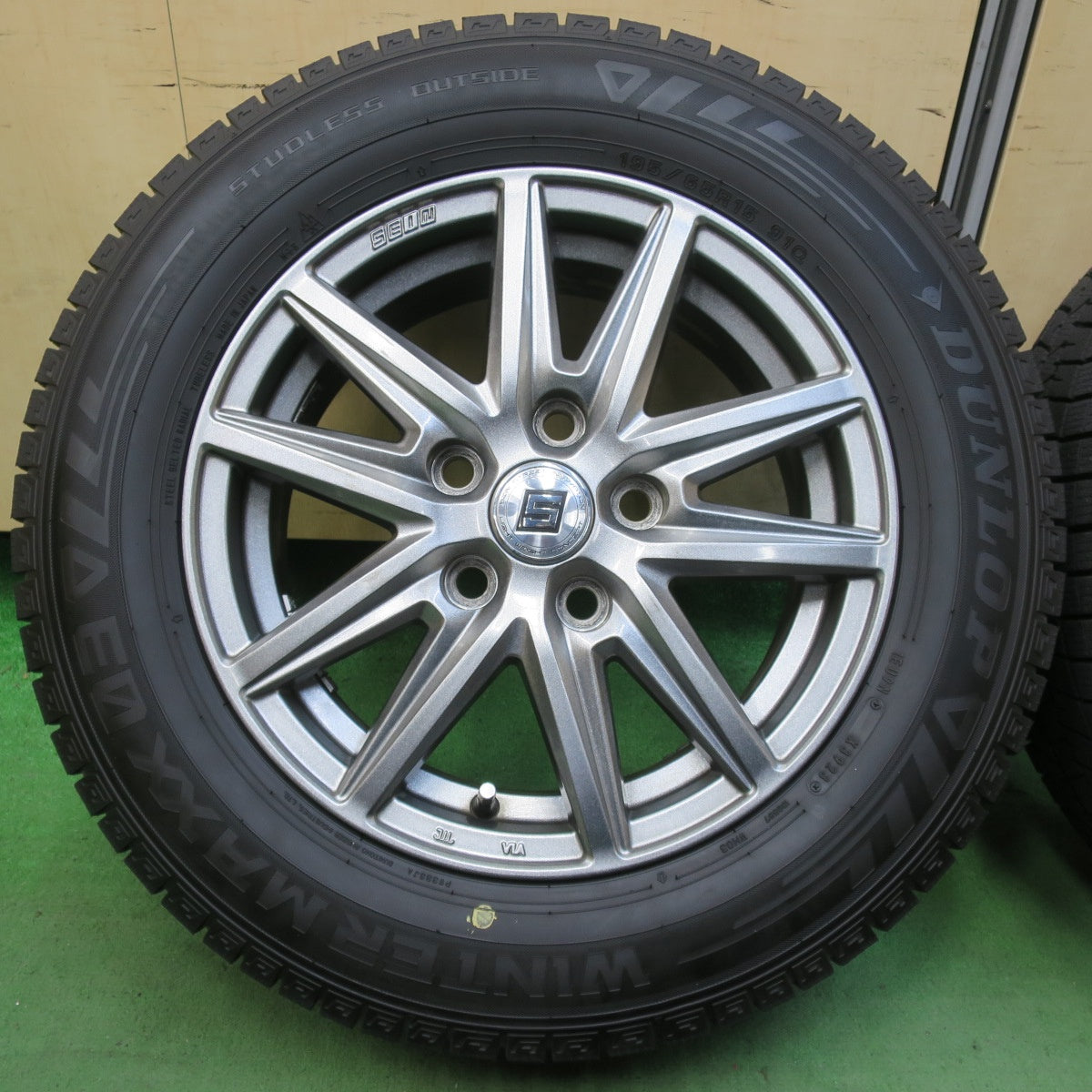 バリ溝!23年!キレイ!ほぼ10分★スタッドレス 195/65R15 ダンロップ ウインターマックス 03 SEIN ザイン 15インチ PCD114.3/5H★5050210イス