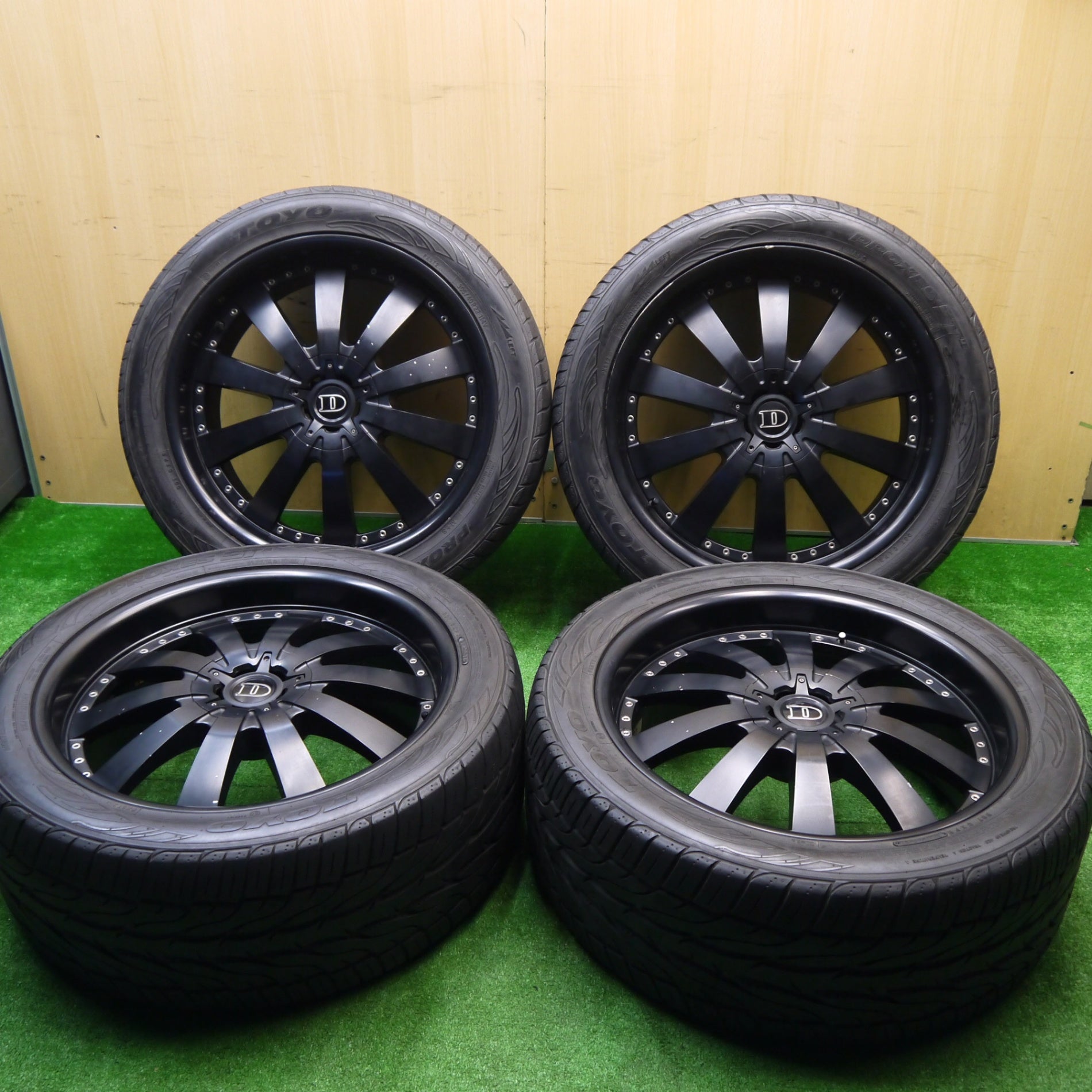 バリ溝！8.5分☆ベンツ 等 DeMODA Concept Aviator 305/40R22 トーヨー 