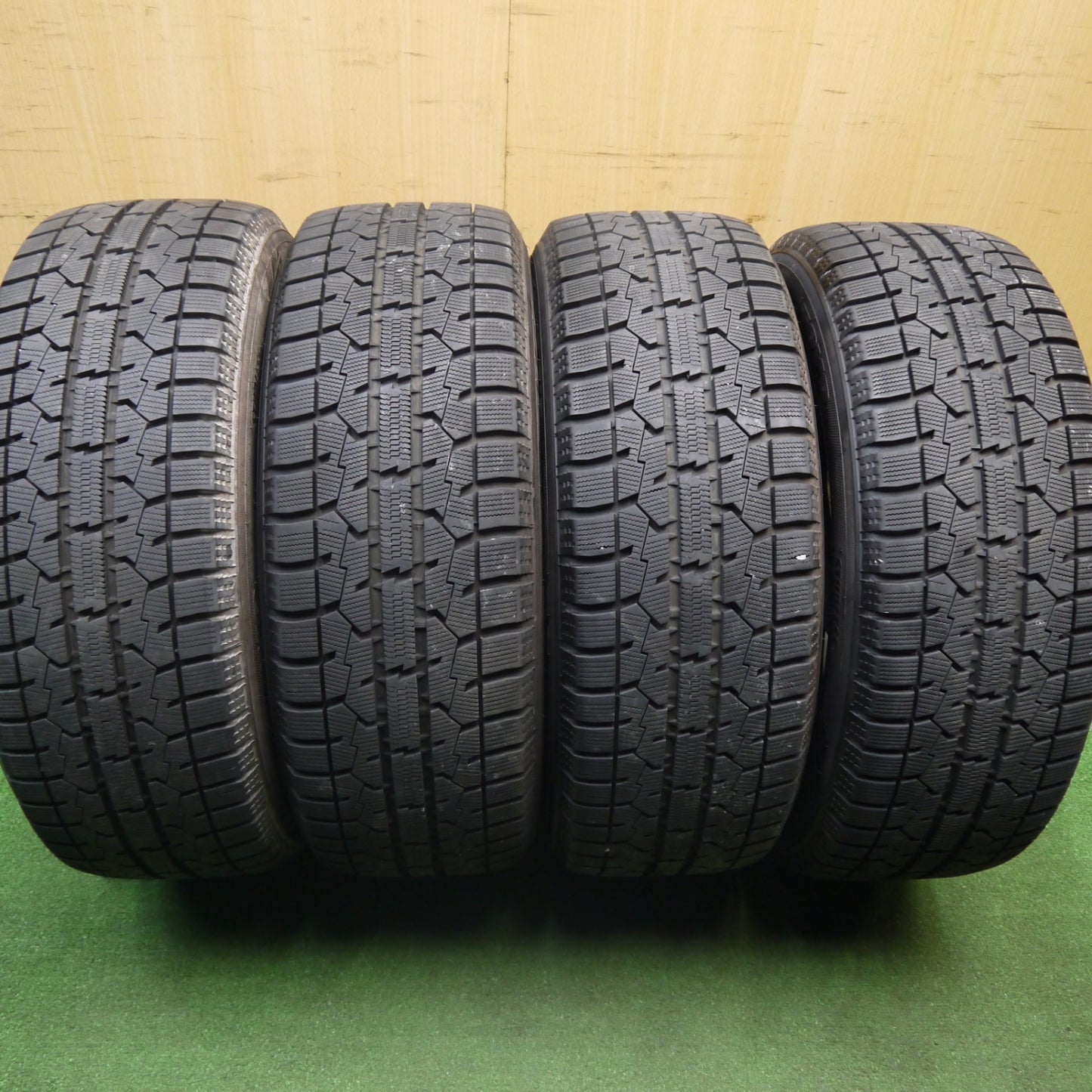 バリ溝!22年!9.5分以上★トヨタ MIRAI ミライ 純正 215/55R17 スタッドレス トーヨー オブザーブ ガリット GIZ 17インチ PCD114.3/5H★6010904Hス