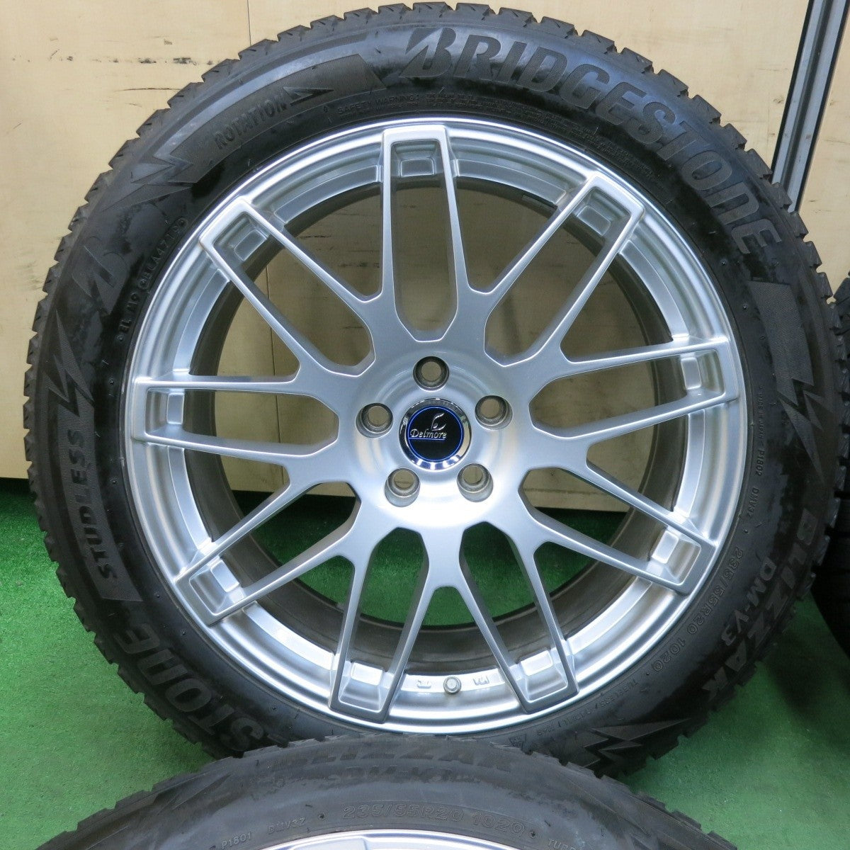 センサー付!キレイ★レクサス等 235/55R20 スタッドレス ブリヂストン ブリザック DM-V3 Delmore デルモア 20インチ PCD114.3/5H★4120601SYス