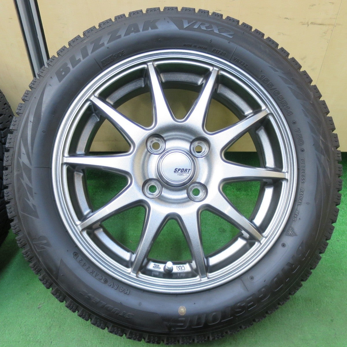 バリ溝!21年!キレイ!9.5分★スタッドレス 155/65R14 ブリヂストン ブリザック VRX2 SPORT ABELIA スポルト アベリア 14インチ PCD100/4H★5010605イス