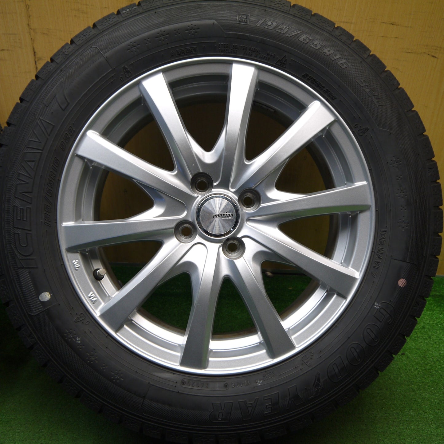 バリ溝!キレイ!9分★スタッドレス 195/65R16 グッドイヤー アイスナビ7 ravrion RS01 ラブリオン 16インチ PCD100/4H★5042103Hス