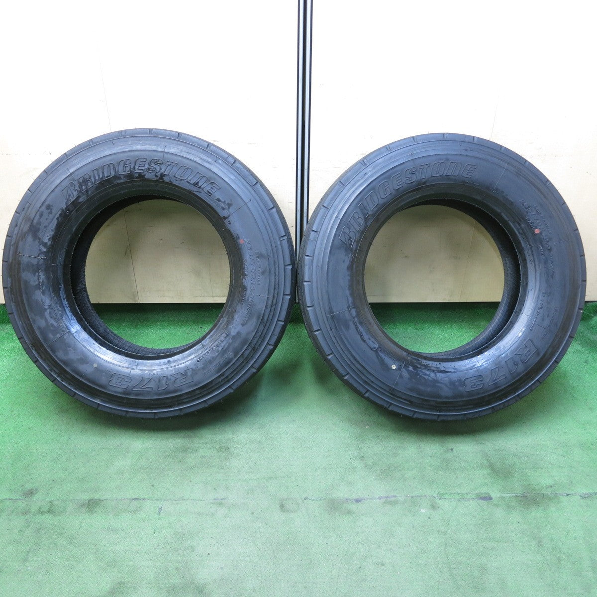 新車外し!25年!2本★トラック タイヤ 265/70R19.5 140/138J ブリヂストン R173 19.5インチ★5100704ナノタ