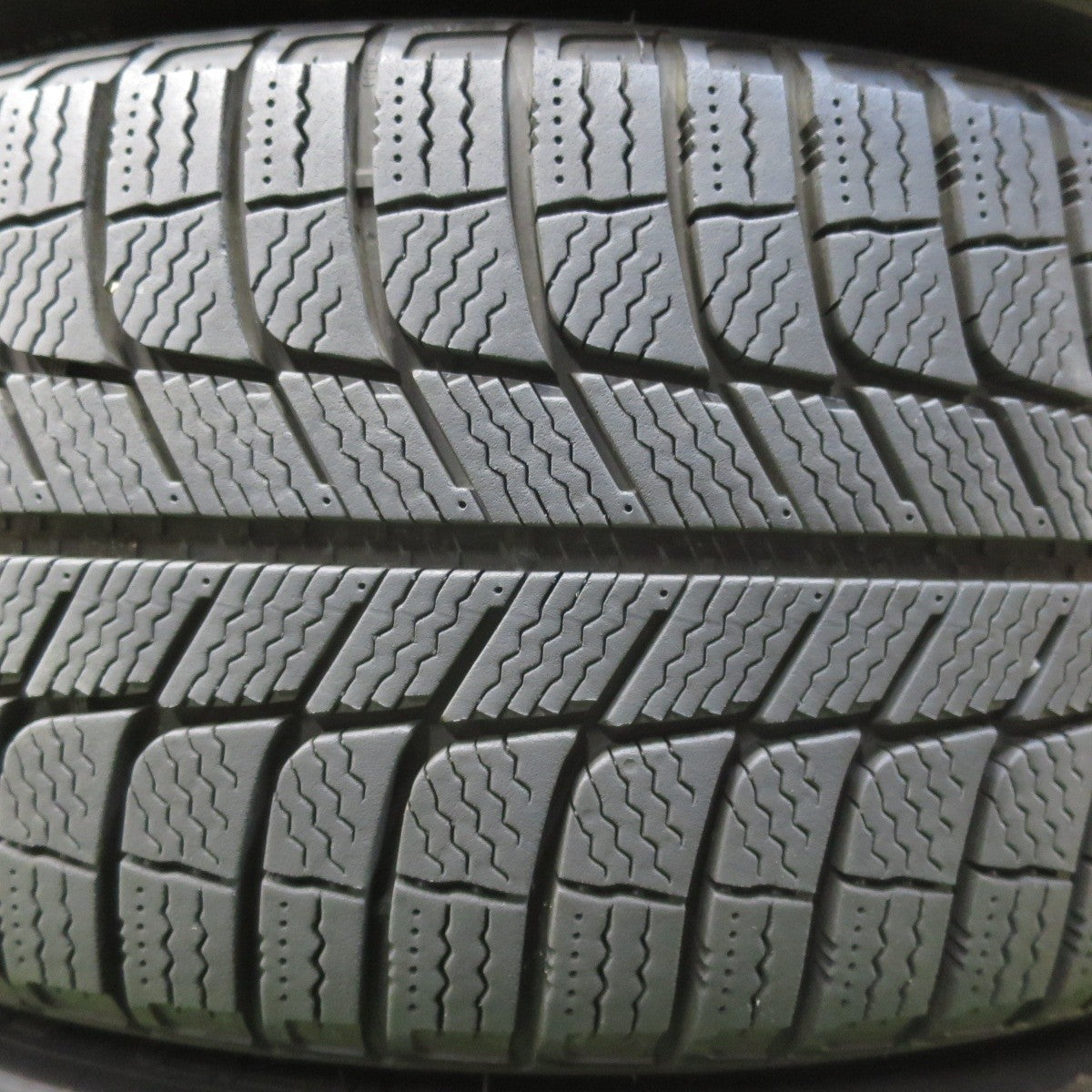 バリ溝!キレイ!9.5分★アウディ 等 EUROTECH 225/50R17 スタッドレス ミシュラン X-ICE3+ ユーロテック 17インチ PCD112/5H★5031304イス