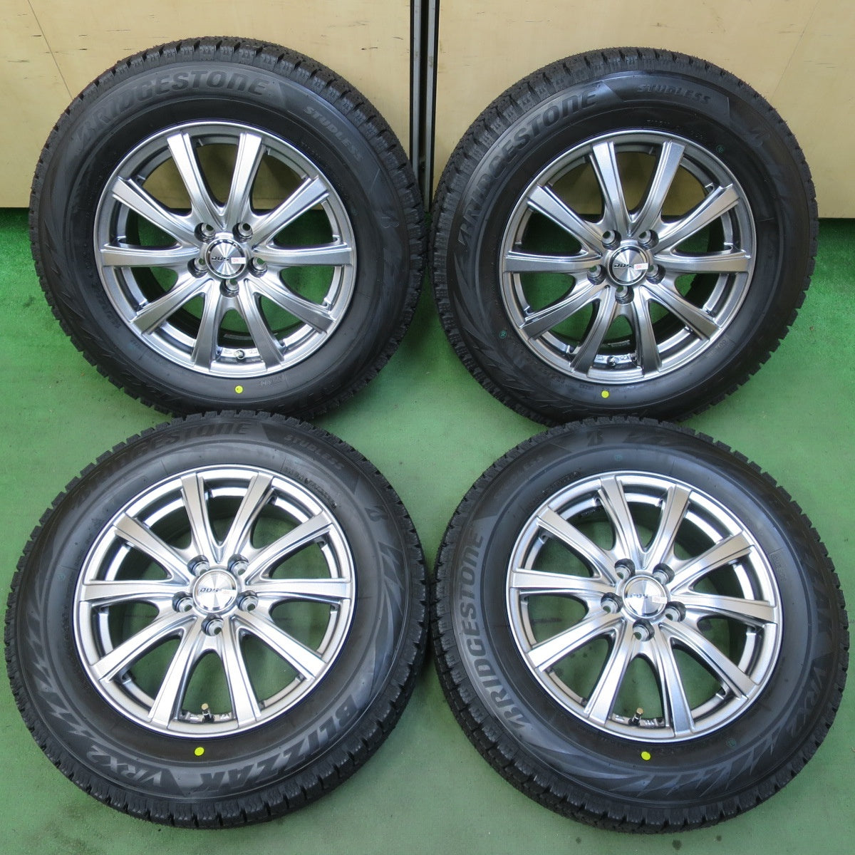 未使用!24年★プリウス 等 195/65R15 スタッドレス ブリヂストン ブリザック VRX2 D.O.S. DOS 15インチ PCD100/5H★5090102イス